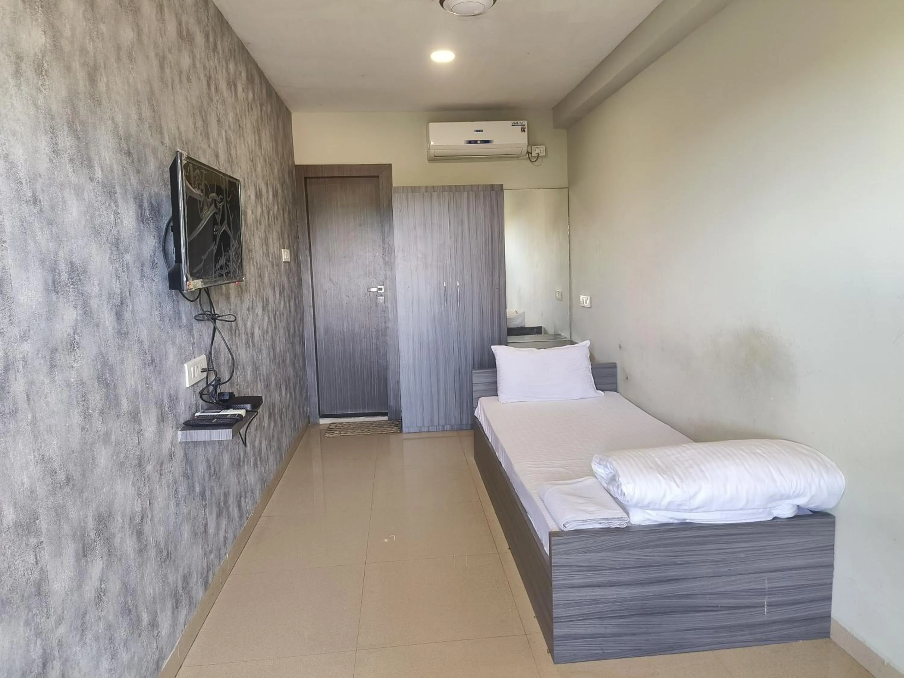 Bed in Hotel Royal Retreat