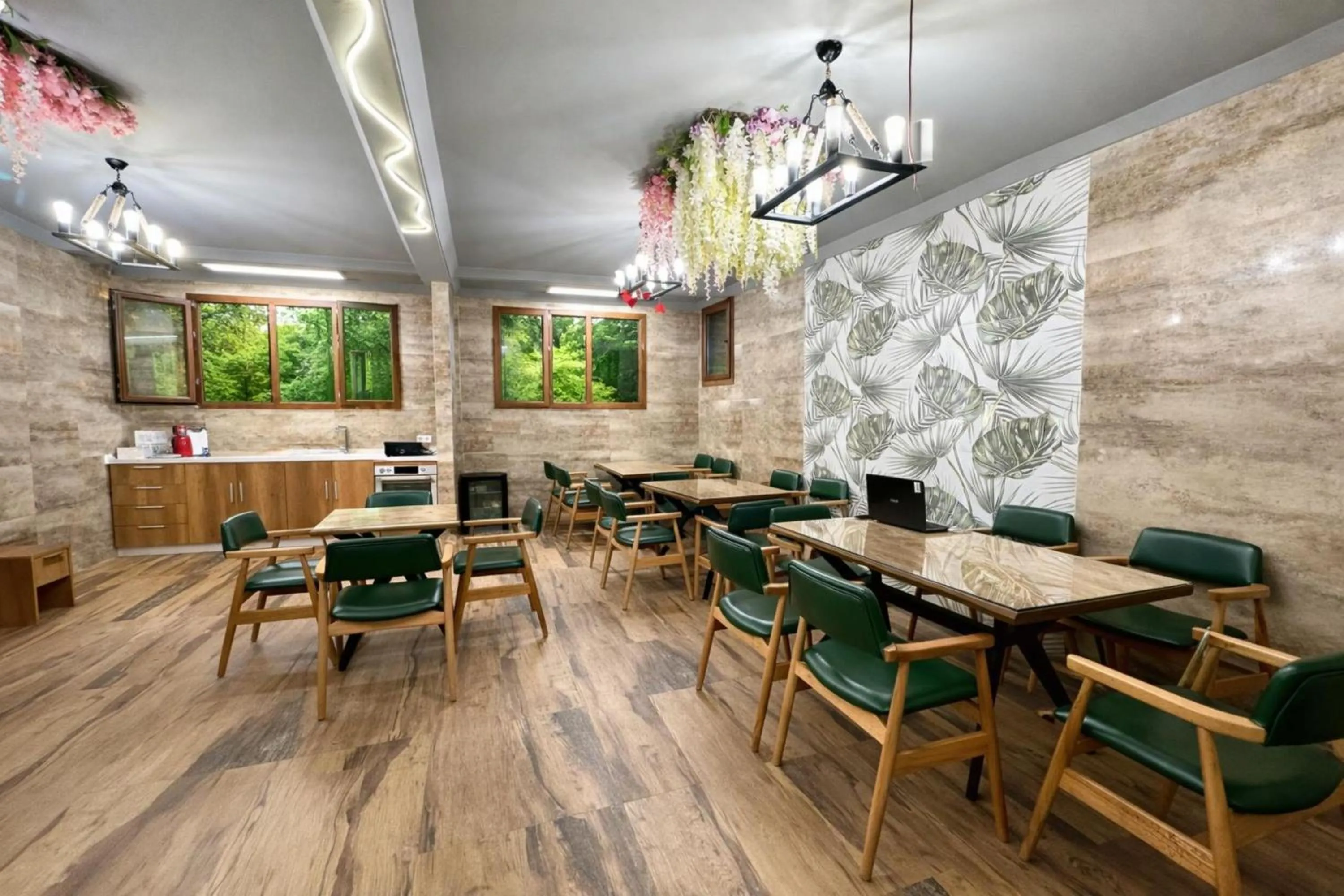 Restaurant/places to eat in Kilic Boutique Hotel