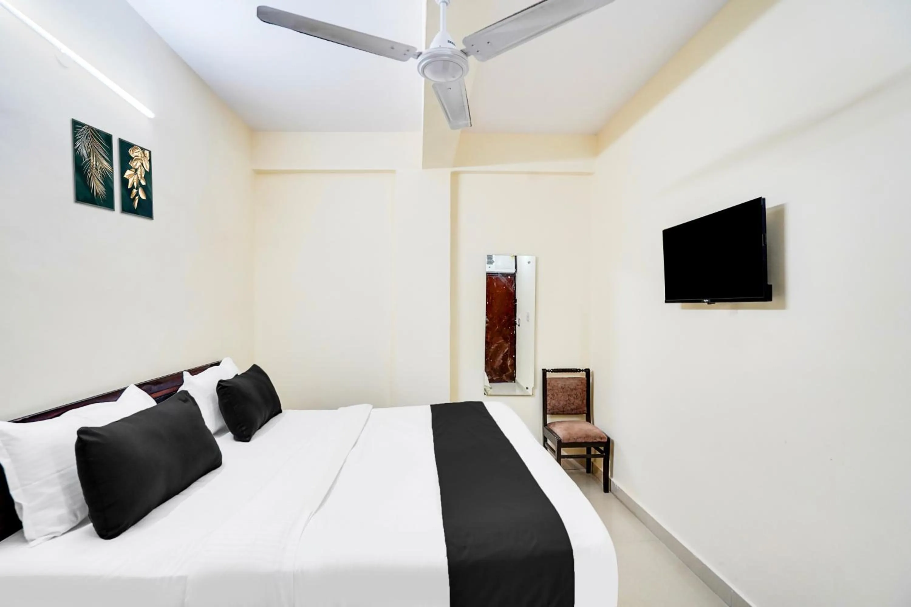 Bedroom in Hotel O YATRA INN