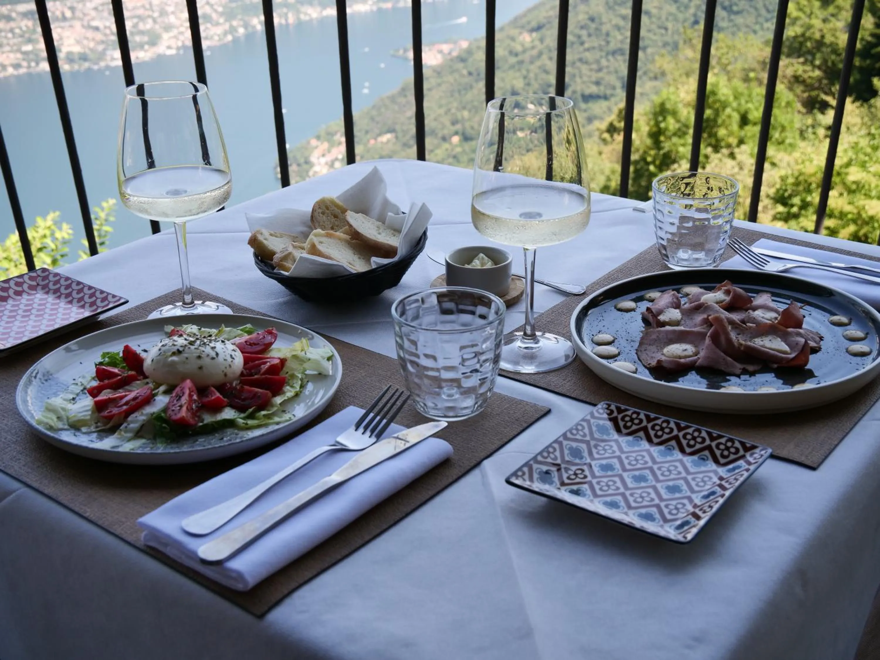 Restaurant/places to eat in Hotel Paradiso Como