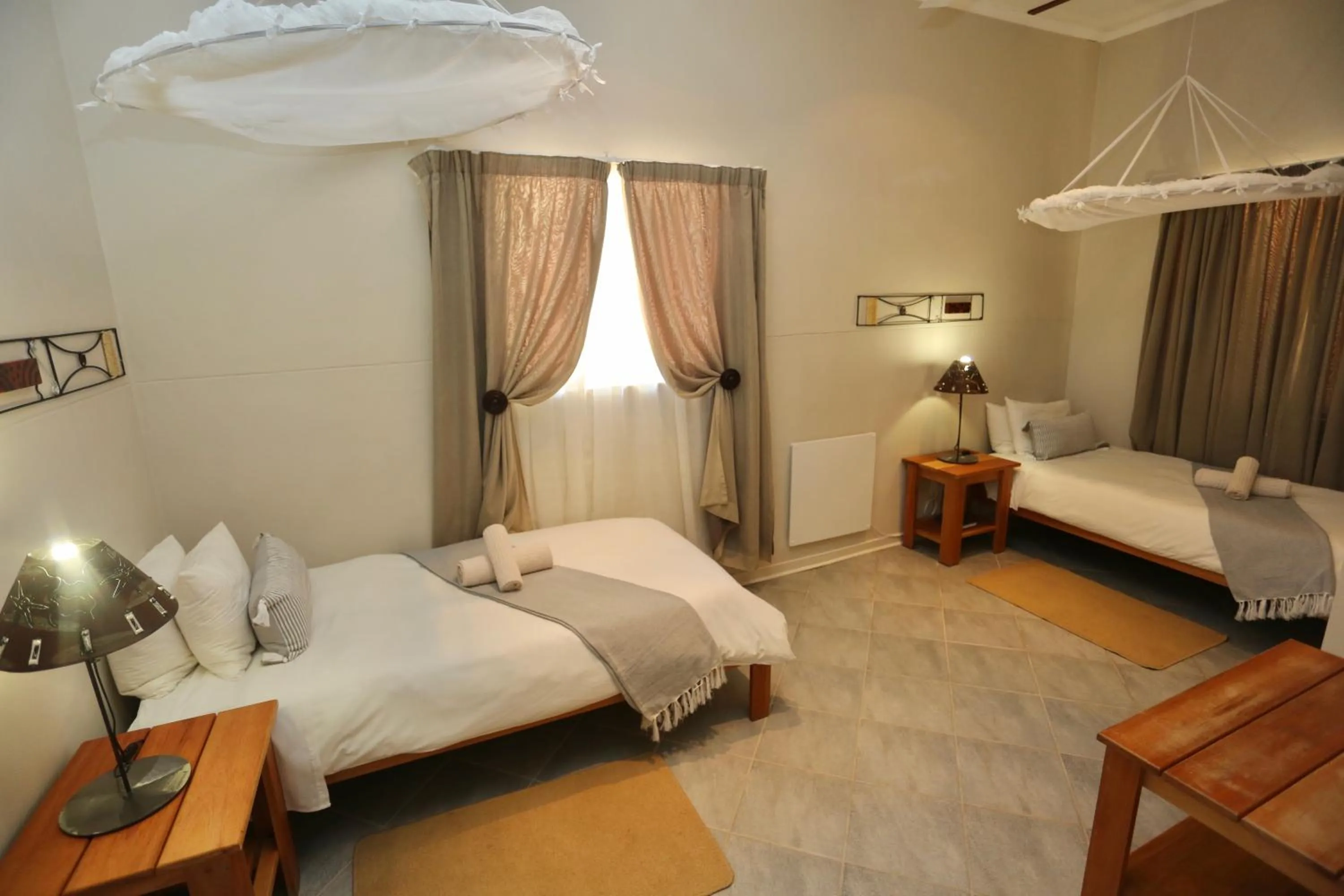 Bedroom, Bed in Bahnhof Hotel Aus