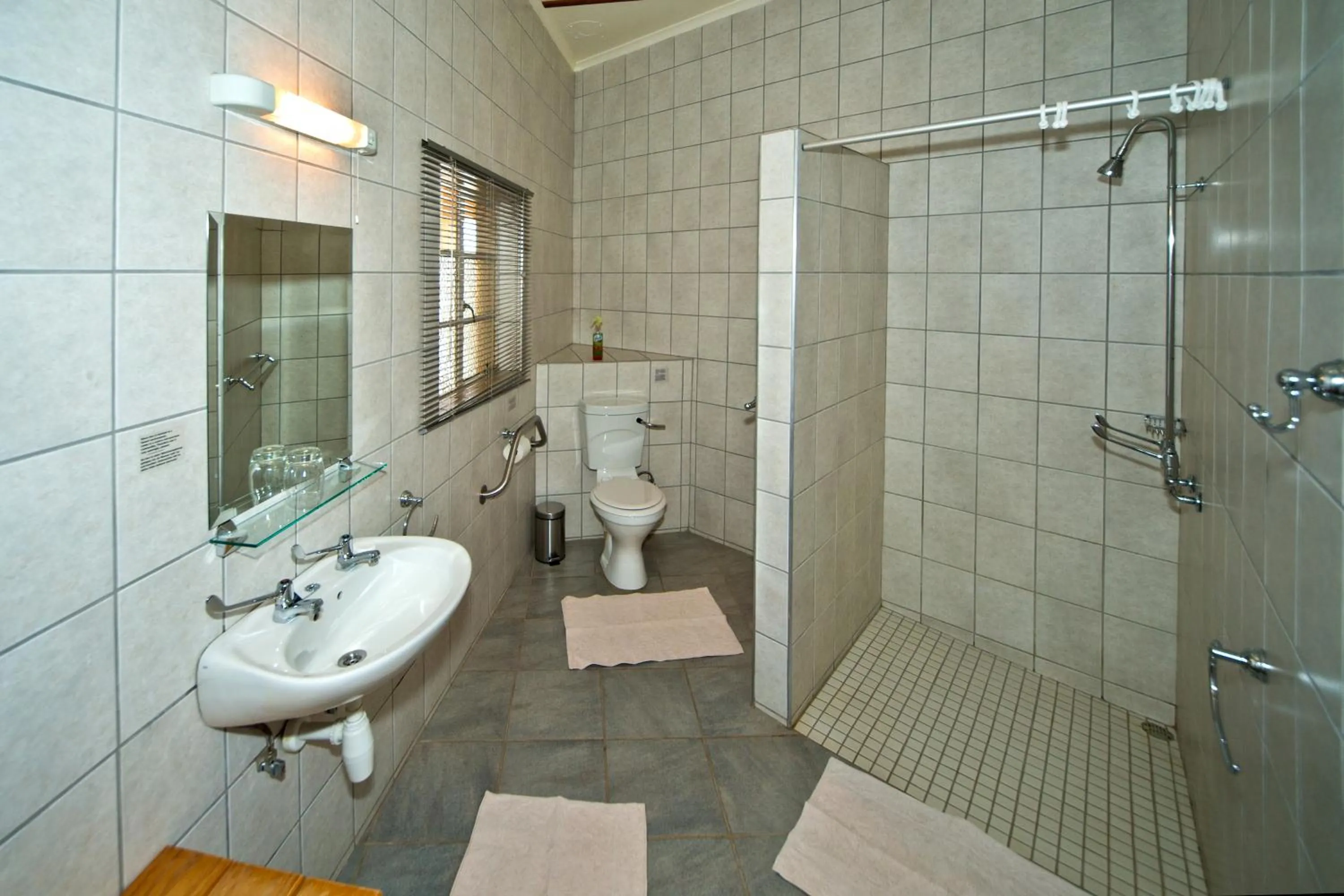 Bathroom in Bahnhof Hotel Aus
