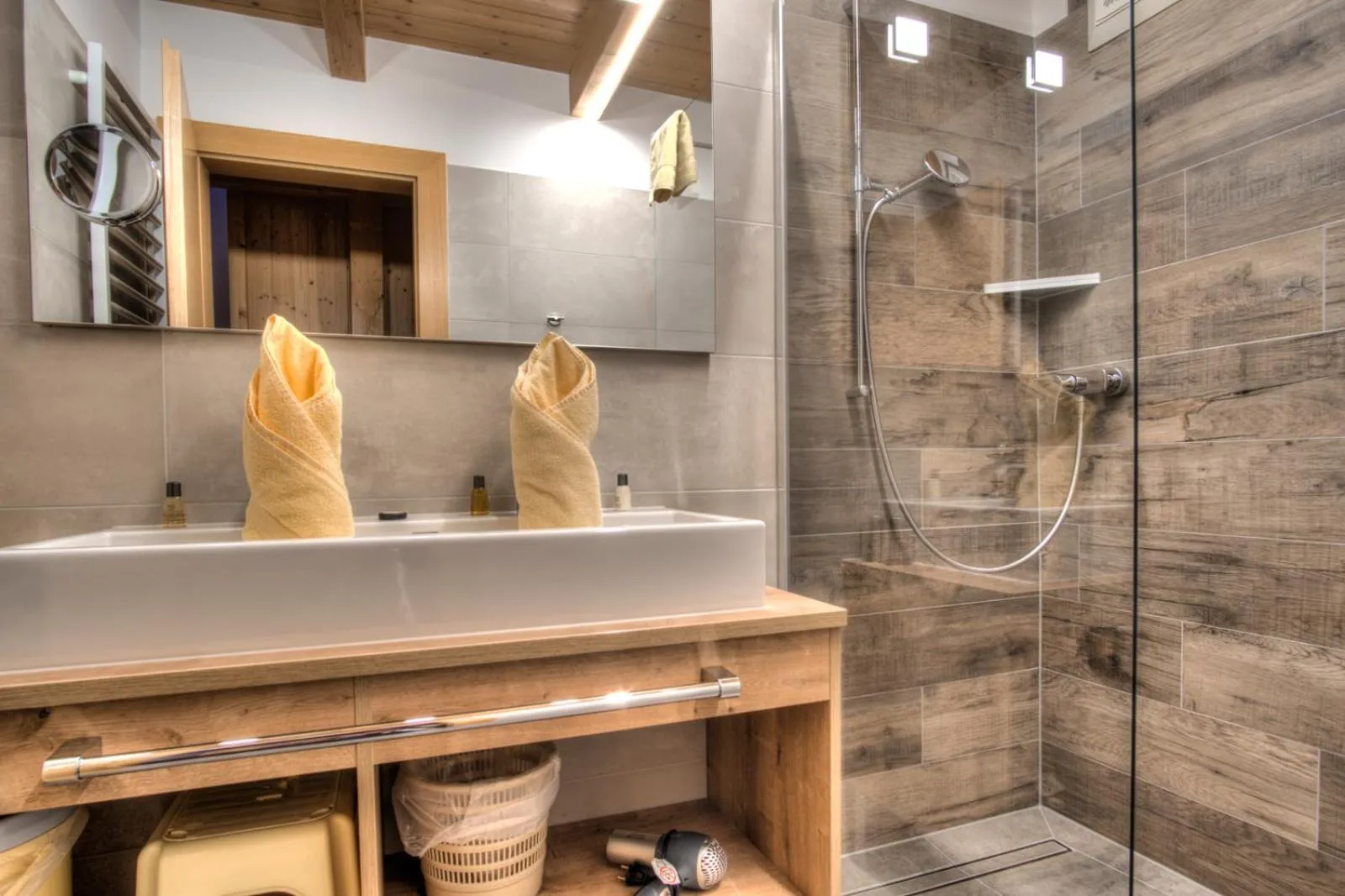 Shower in nawu apartments & Restaurant