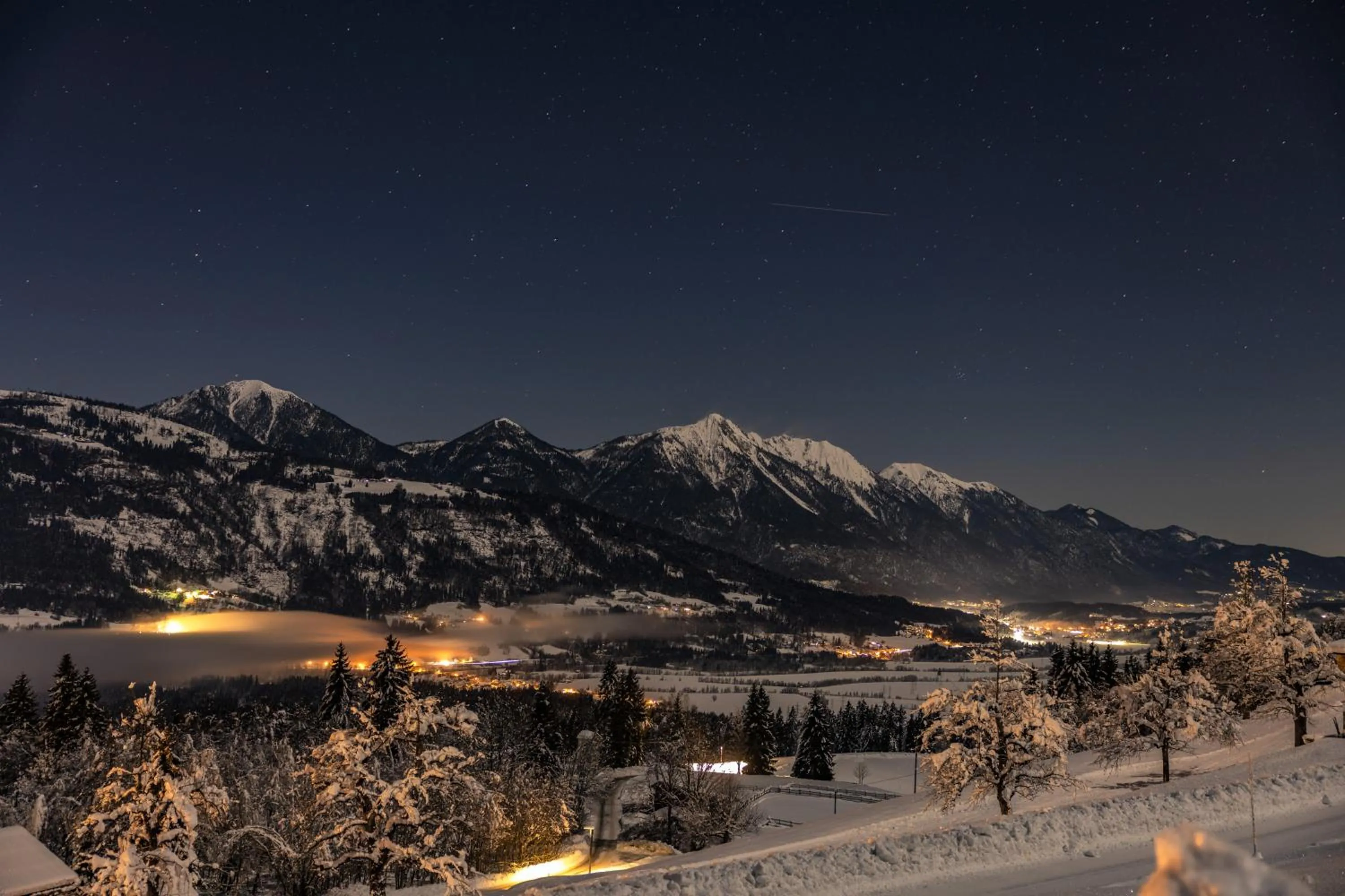 Winter in nawu apartments & Restaurant