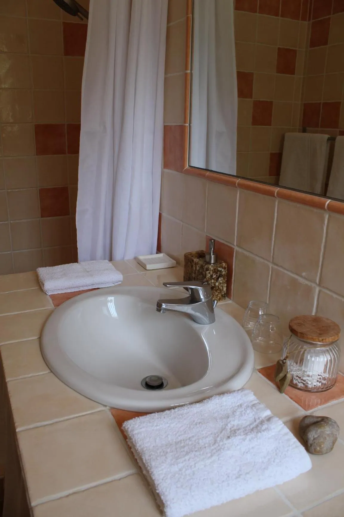 Shower in Bastide Saint Bernard