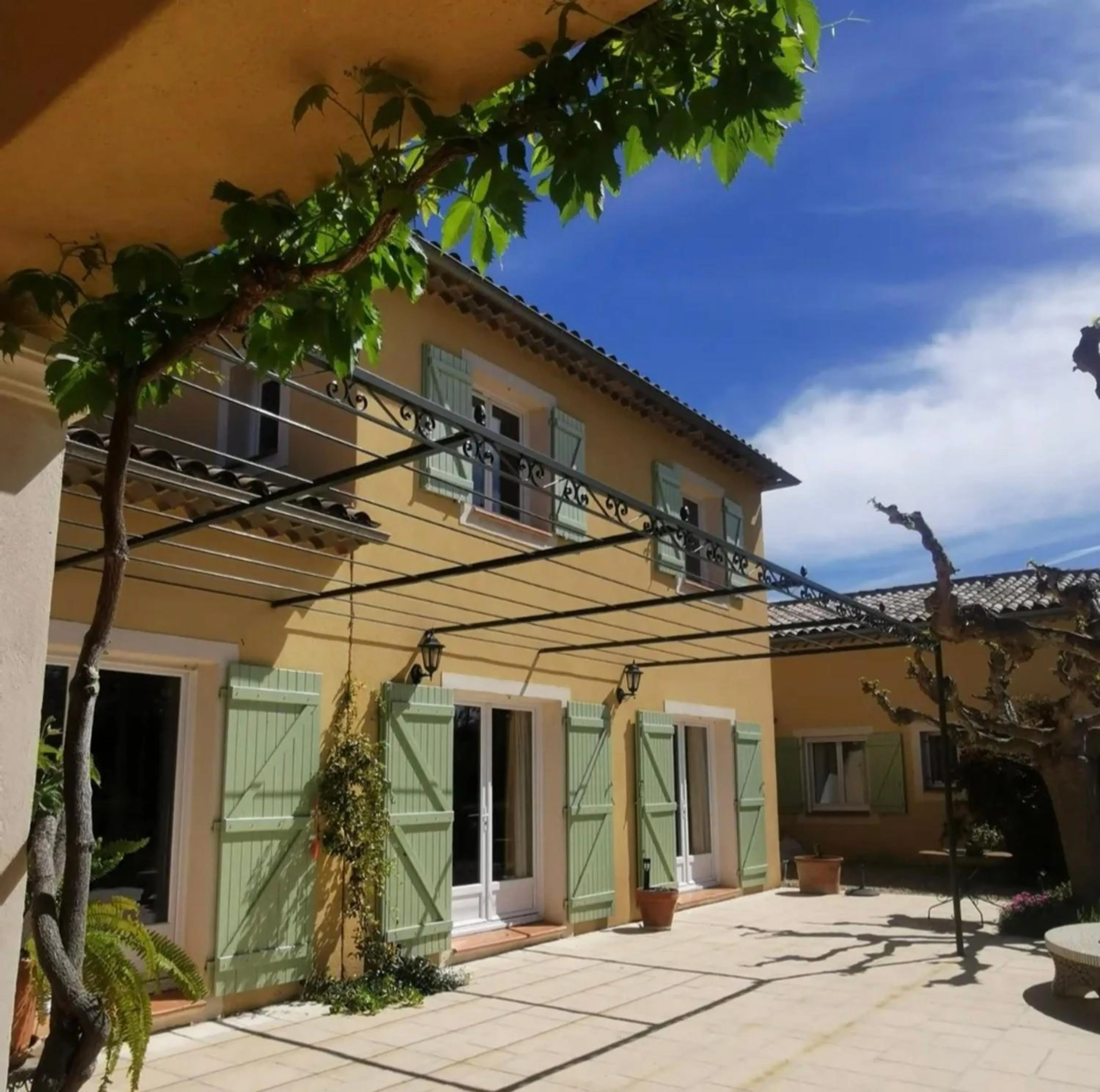 Property building in Bastide Saint Bernard