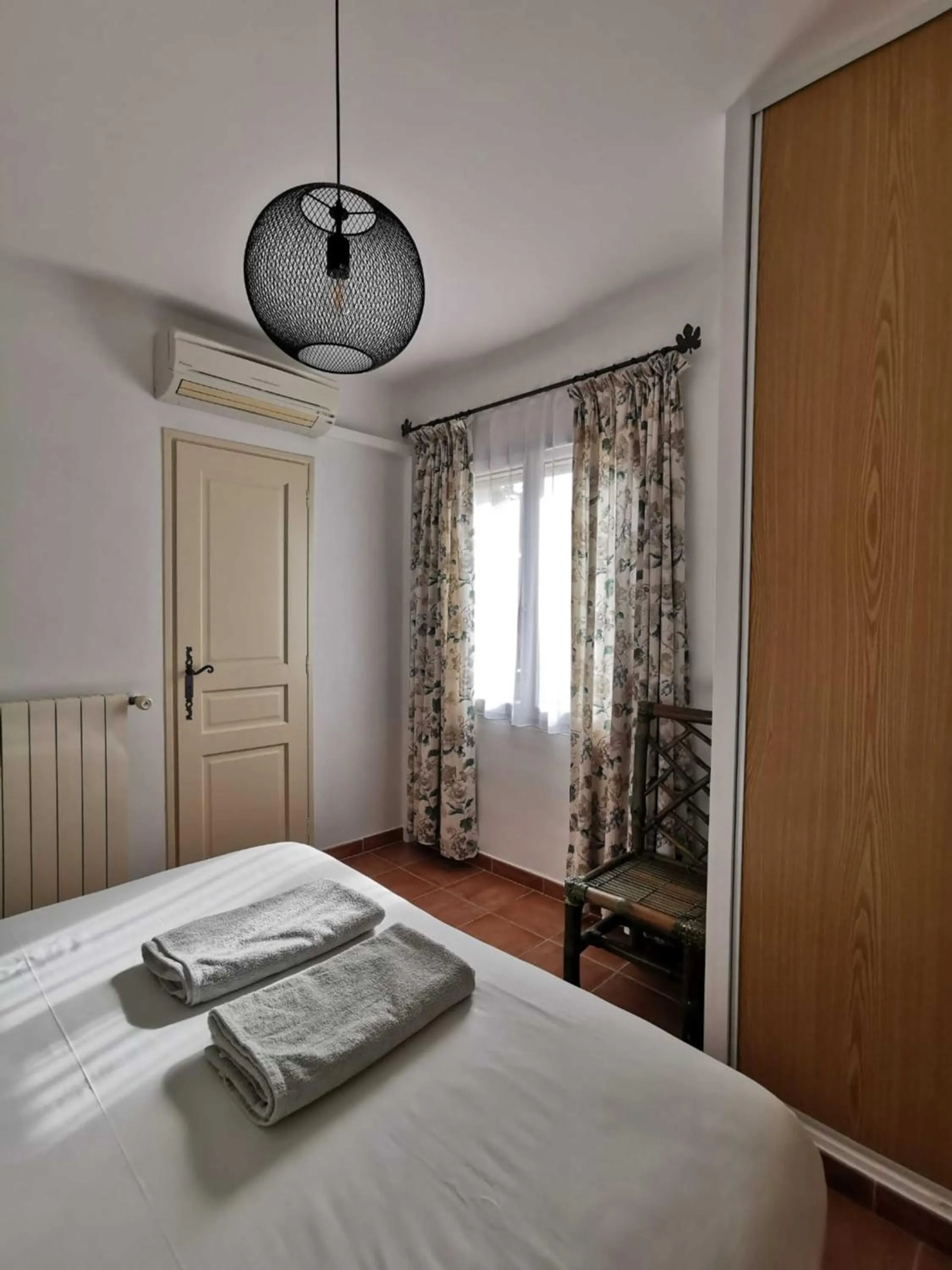 Photo of the whole room, Bed in Bastide Saint Bernard