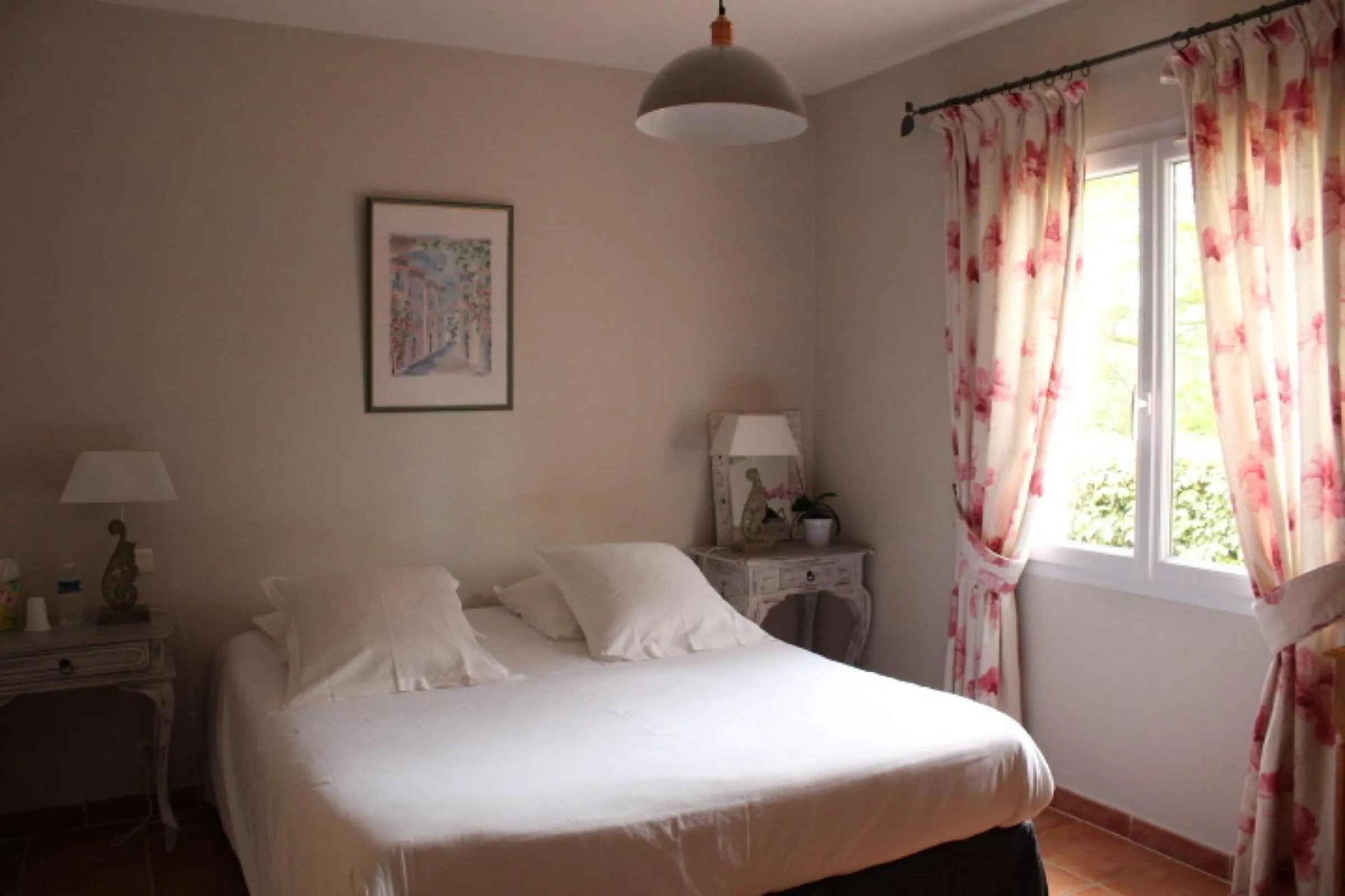 Photo of the whole room, Bed in Bastide Saint Bernard