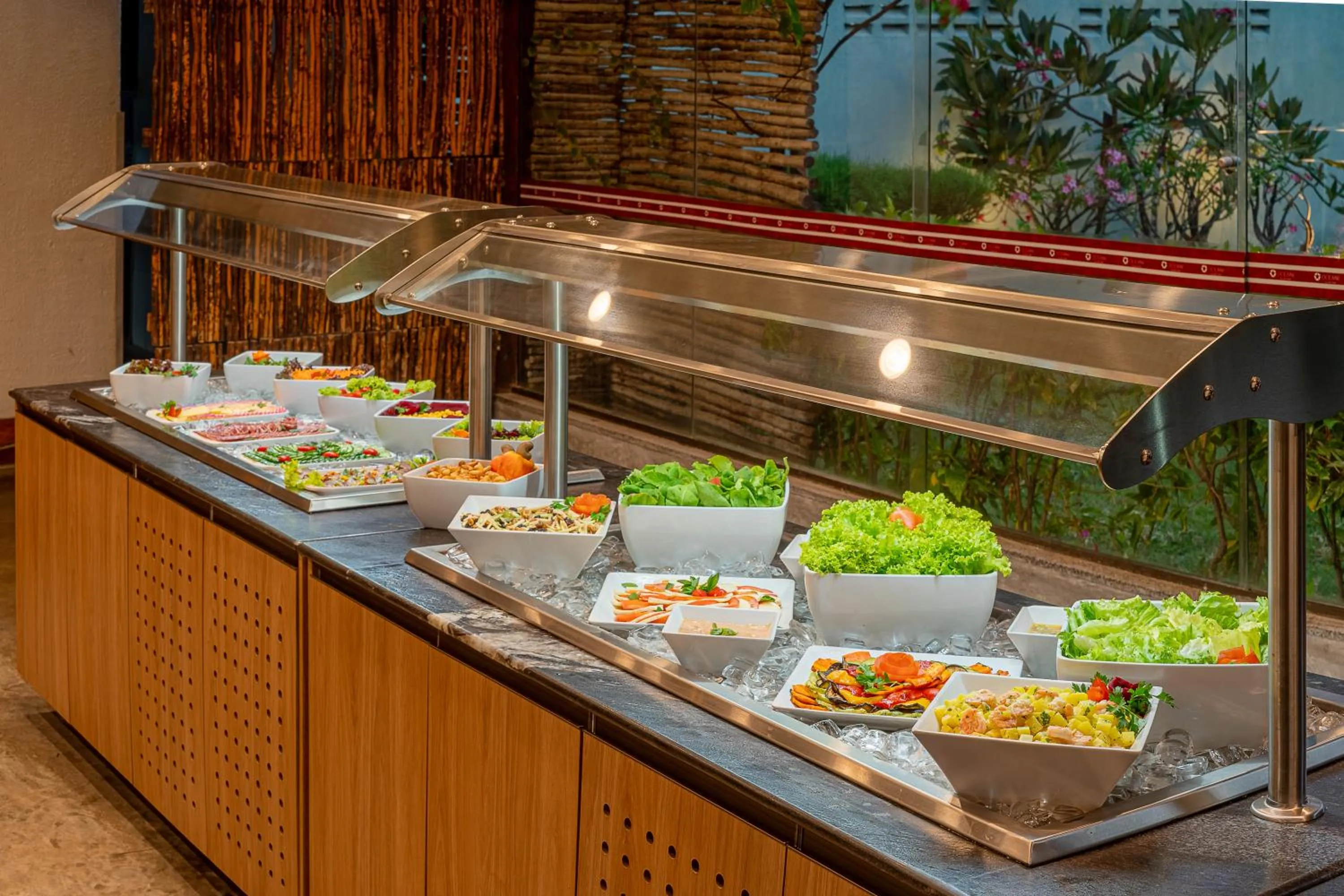 Restaurant/places to eat in Beach Park Resort - Oceani