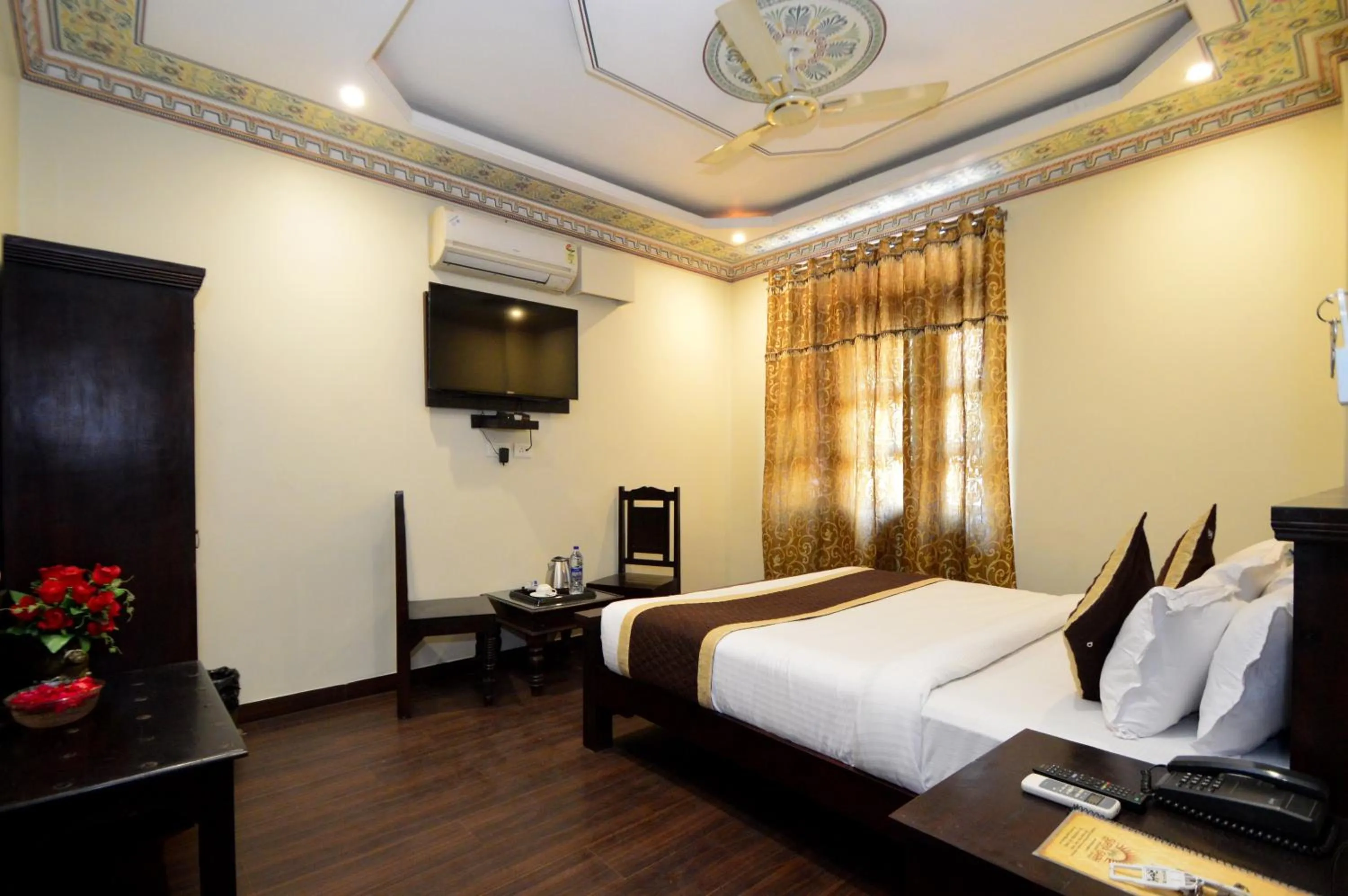 Photo of the whole room, Bed in Hotel Surya Garh