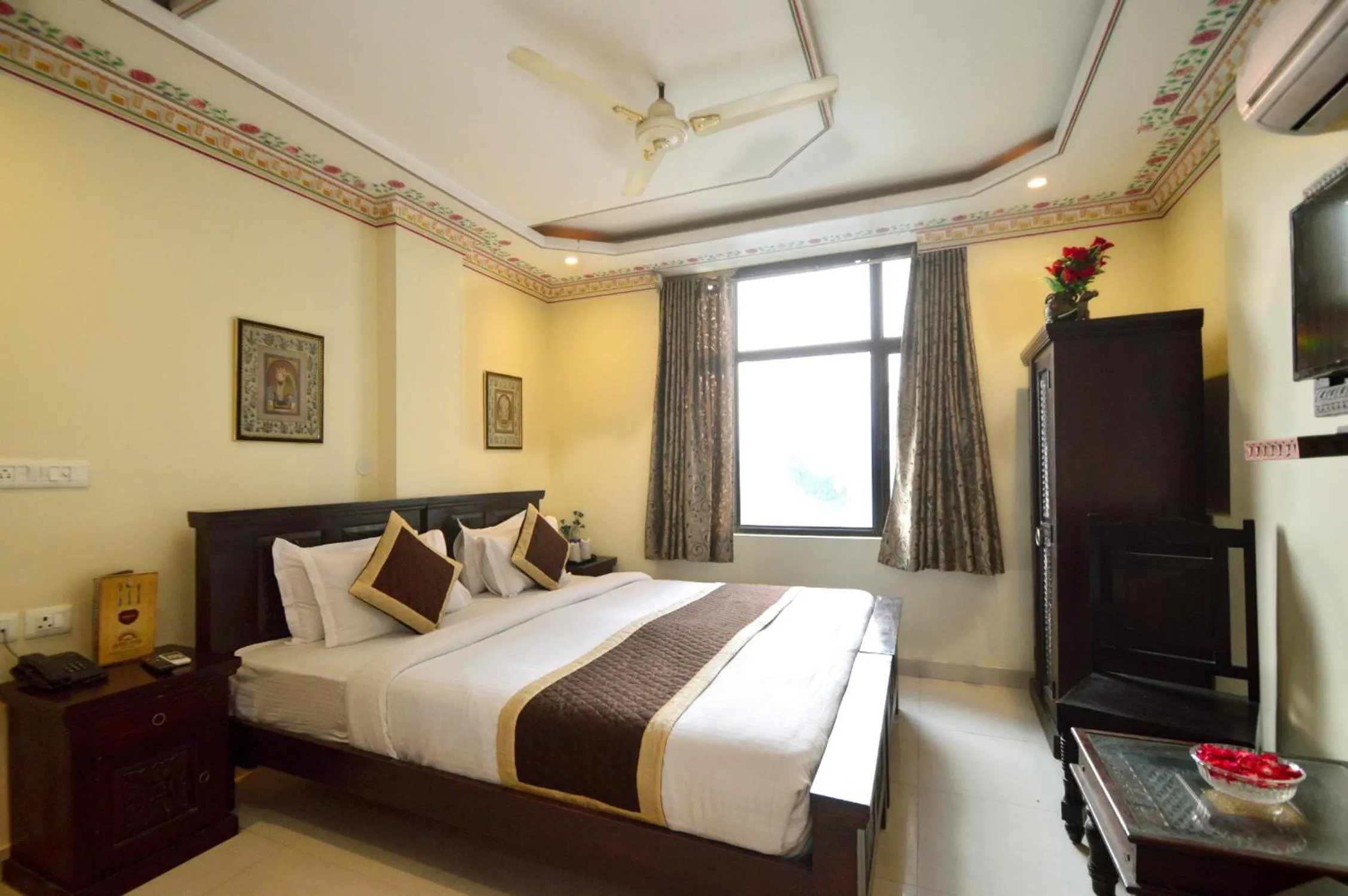 Photo of the whole room, Bed in Hotel Surya Garh