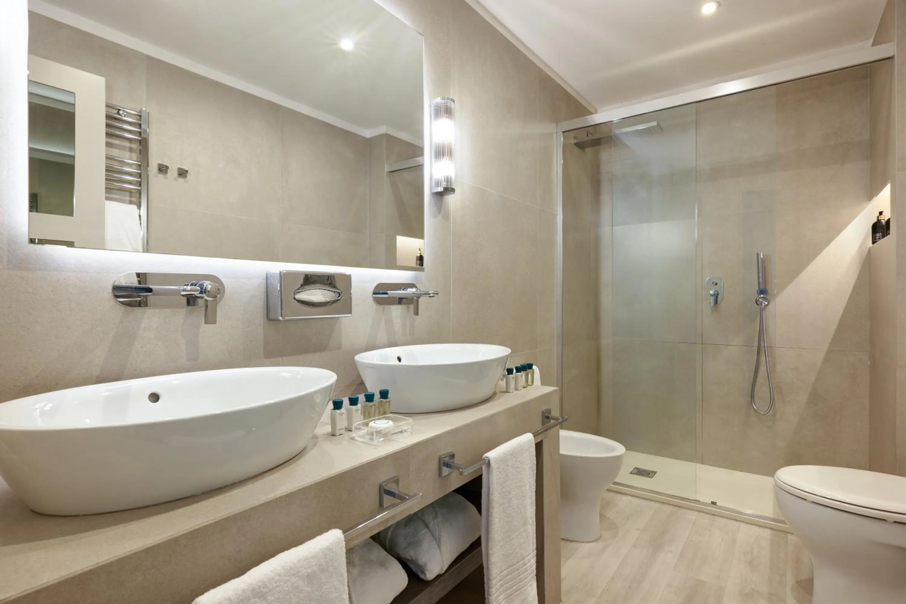 Shower in Terrace Pantheon Relais