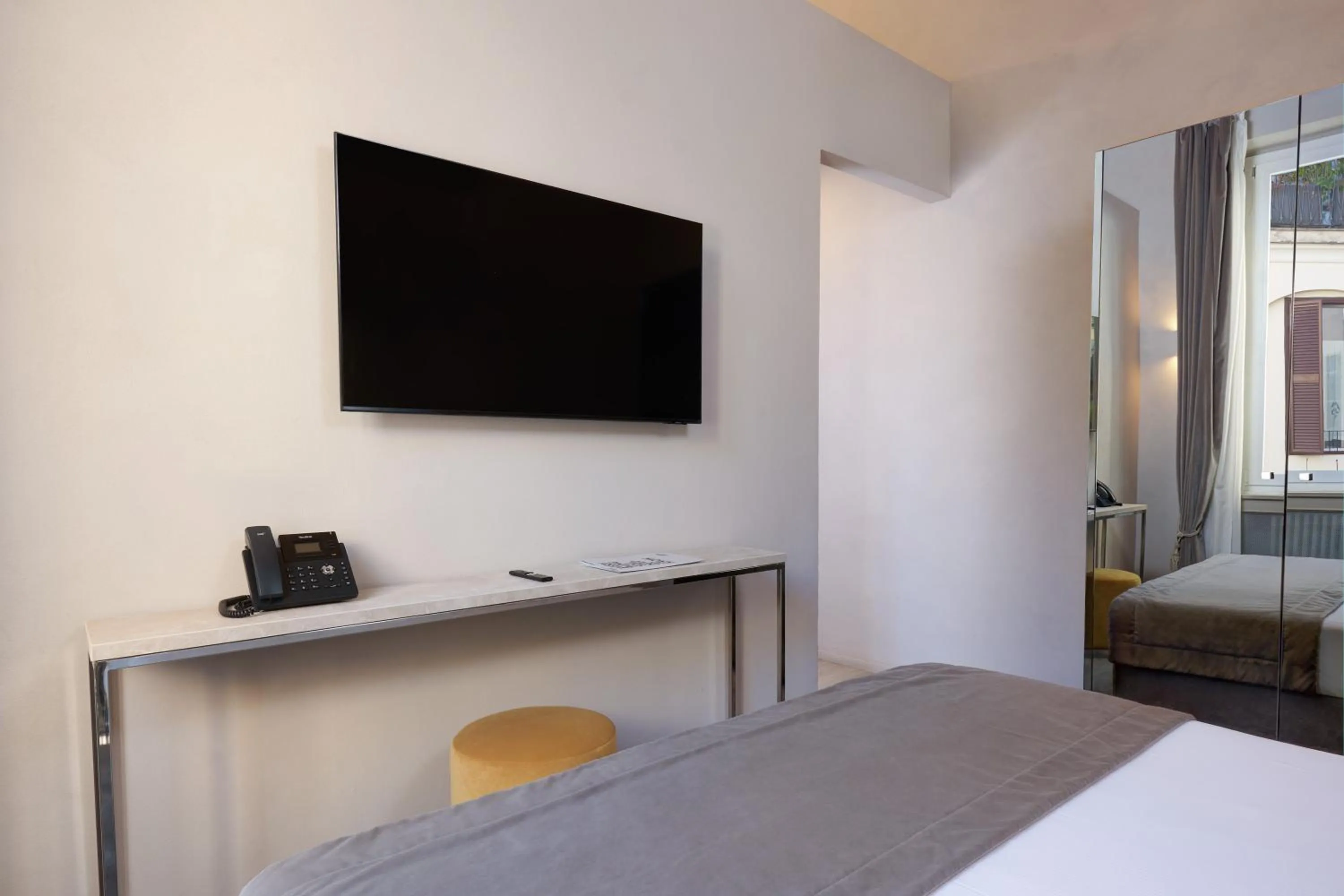 TV and multimedia, Bed in Terrace Pantheon Relais