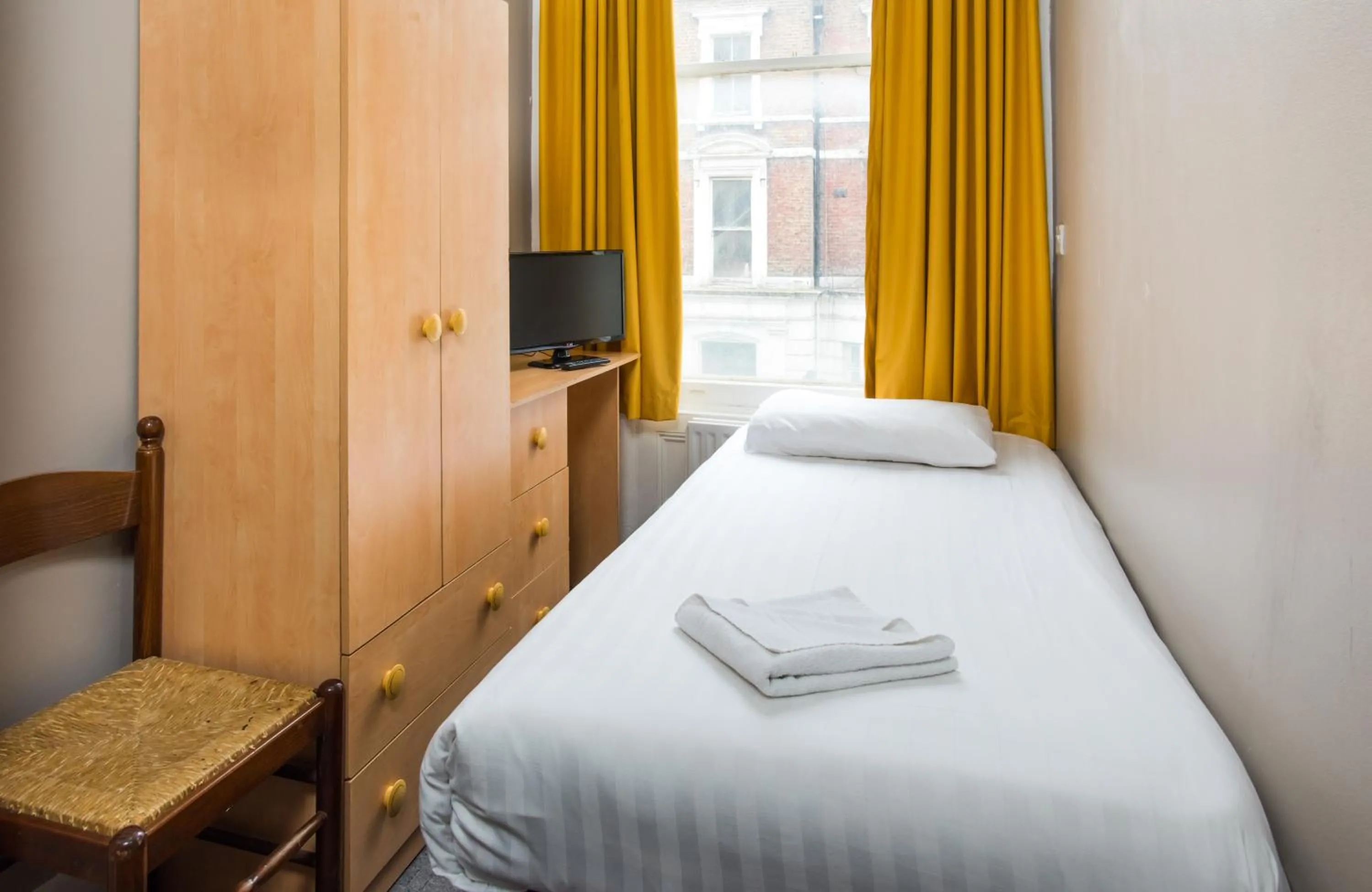 Standard Single Room with Shared Bathroom in Aquarius Hotel