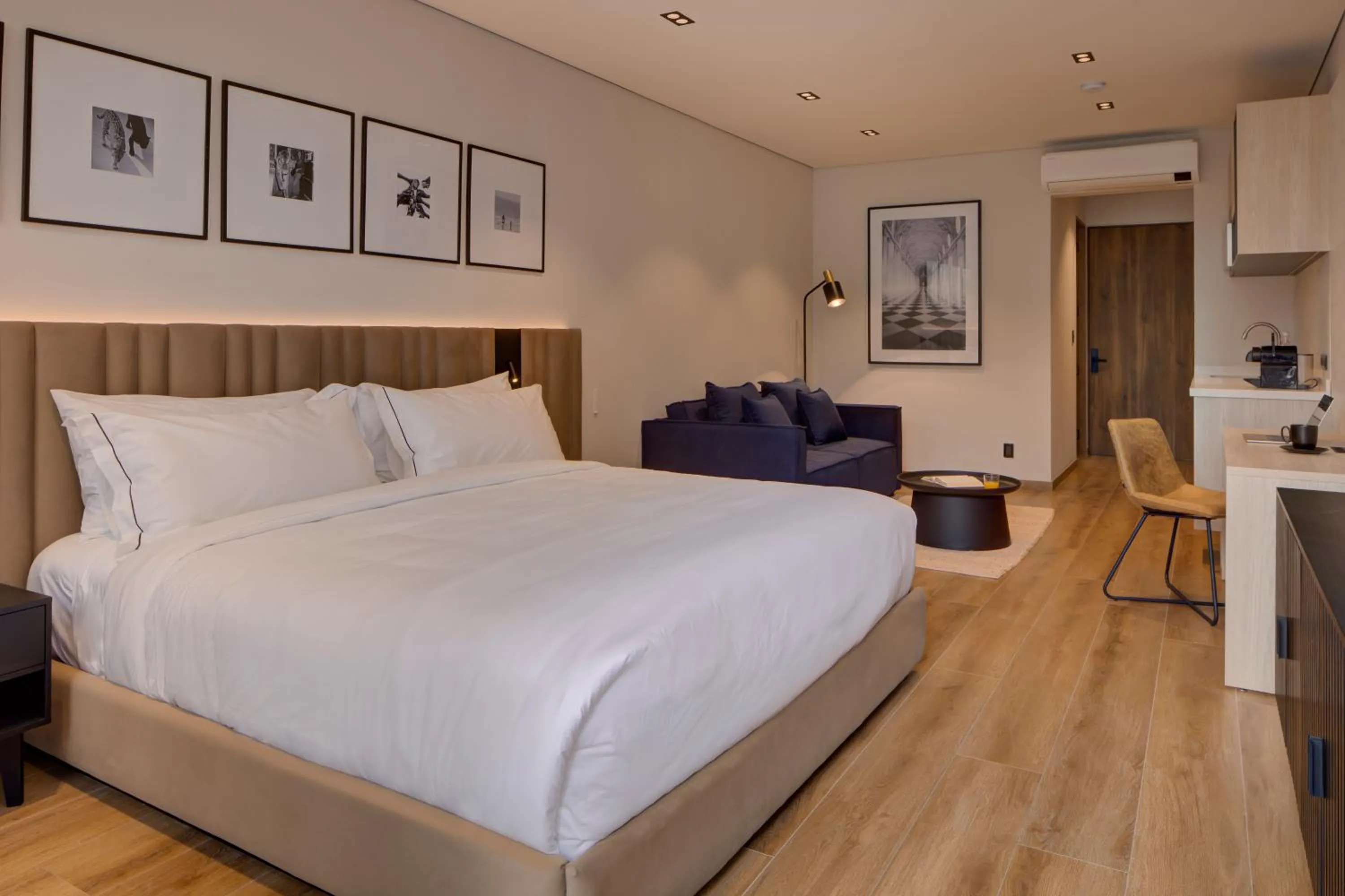 Bedroom, Bed in Vuestro Hotel Boutique