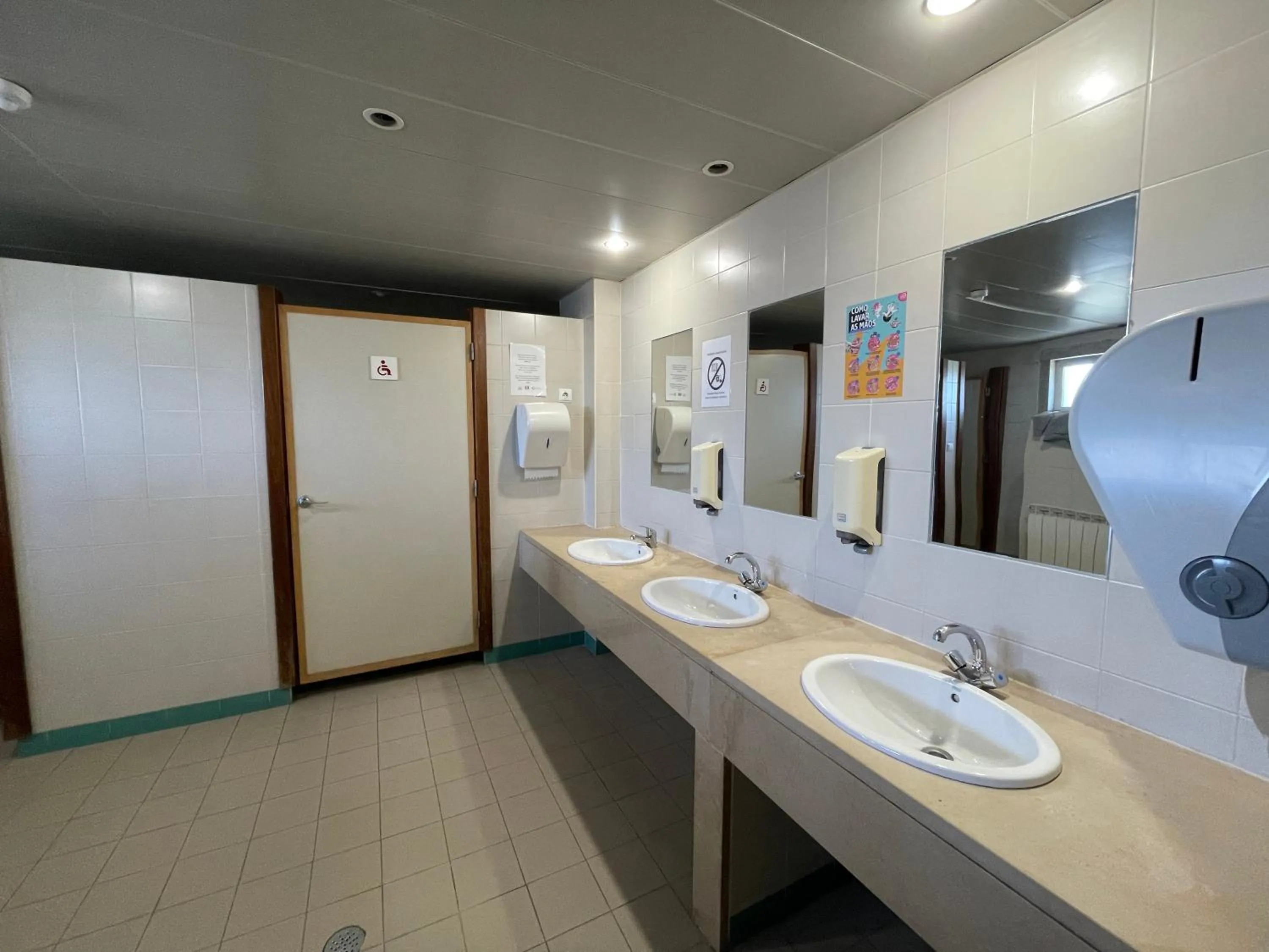 Bathroom in HI Bragança – Pousada de Juventude