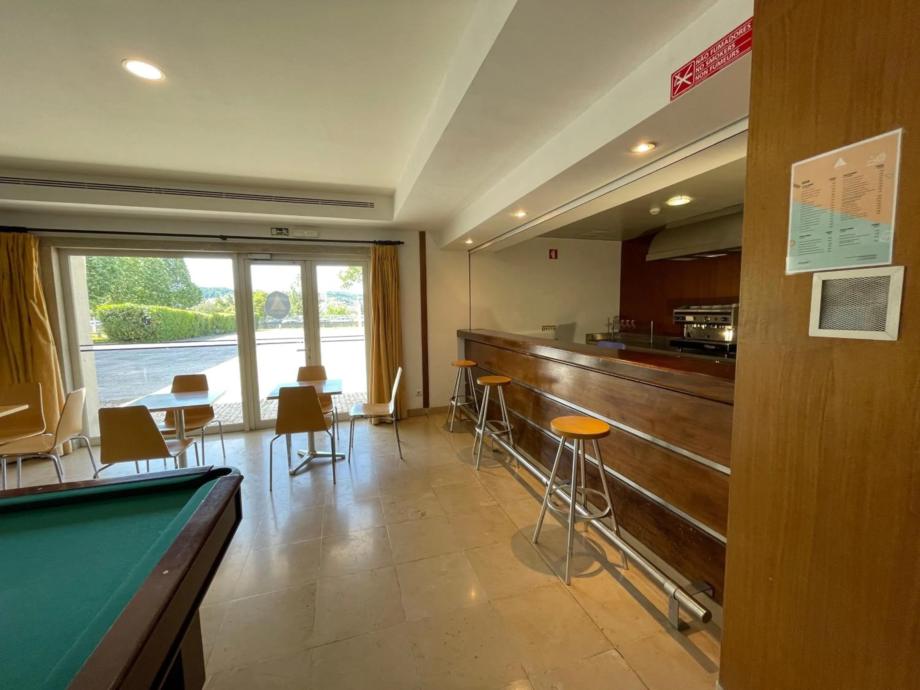 Lounge or bar in HI Bragança – Pousada de Juventude