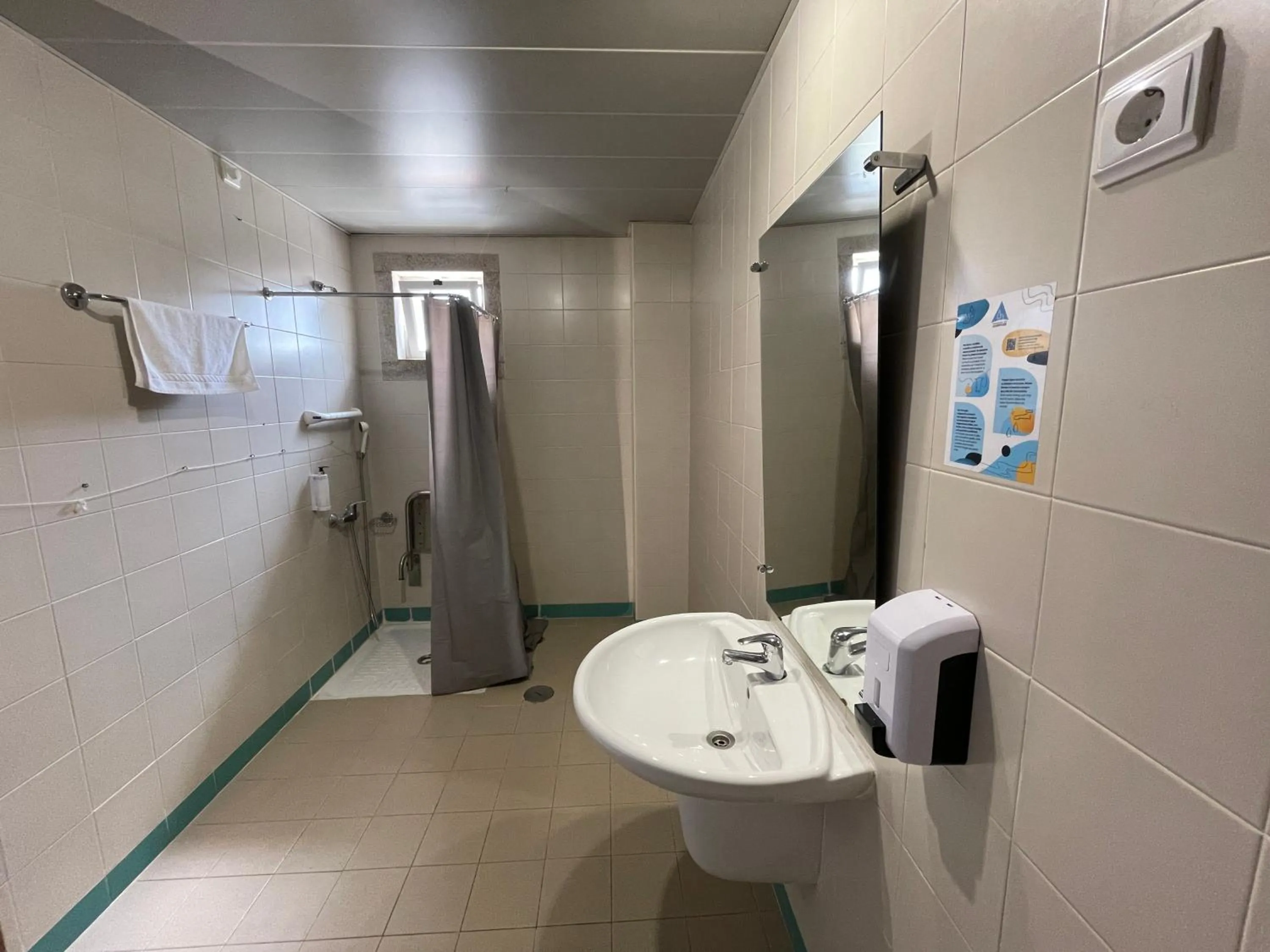 Bathroom in HI Bragança – Pousada de Juventude