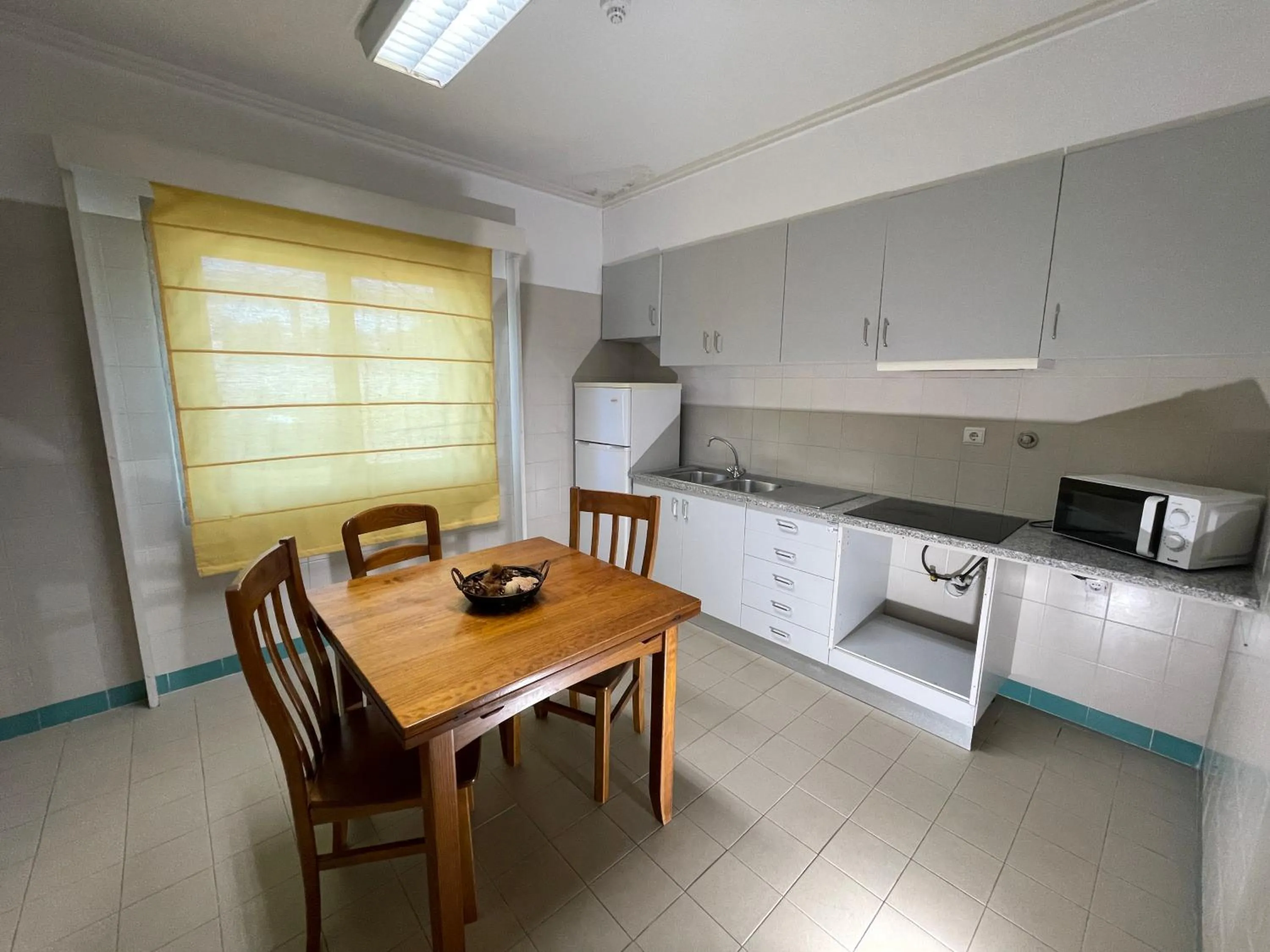 Kitchen or kitchenette in HI Bragança – Pousada de Juventude