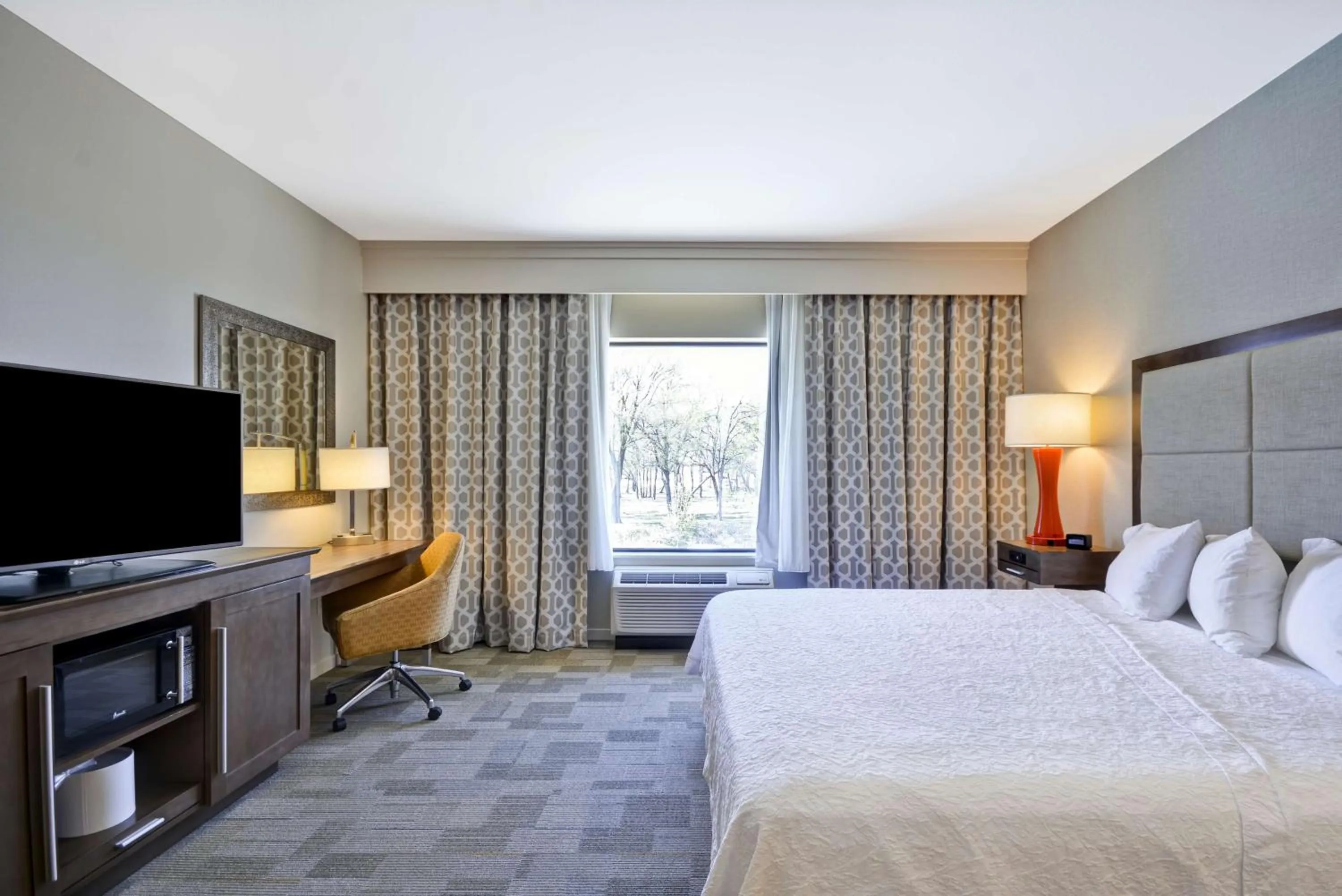 Bedroom, Bed in Hampton Inn & Suites Dallas/Plano-East