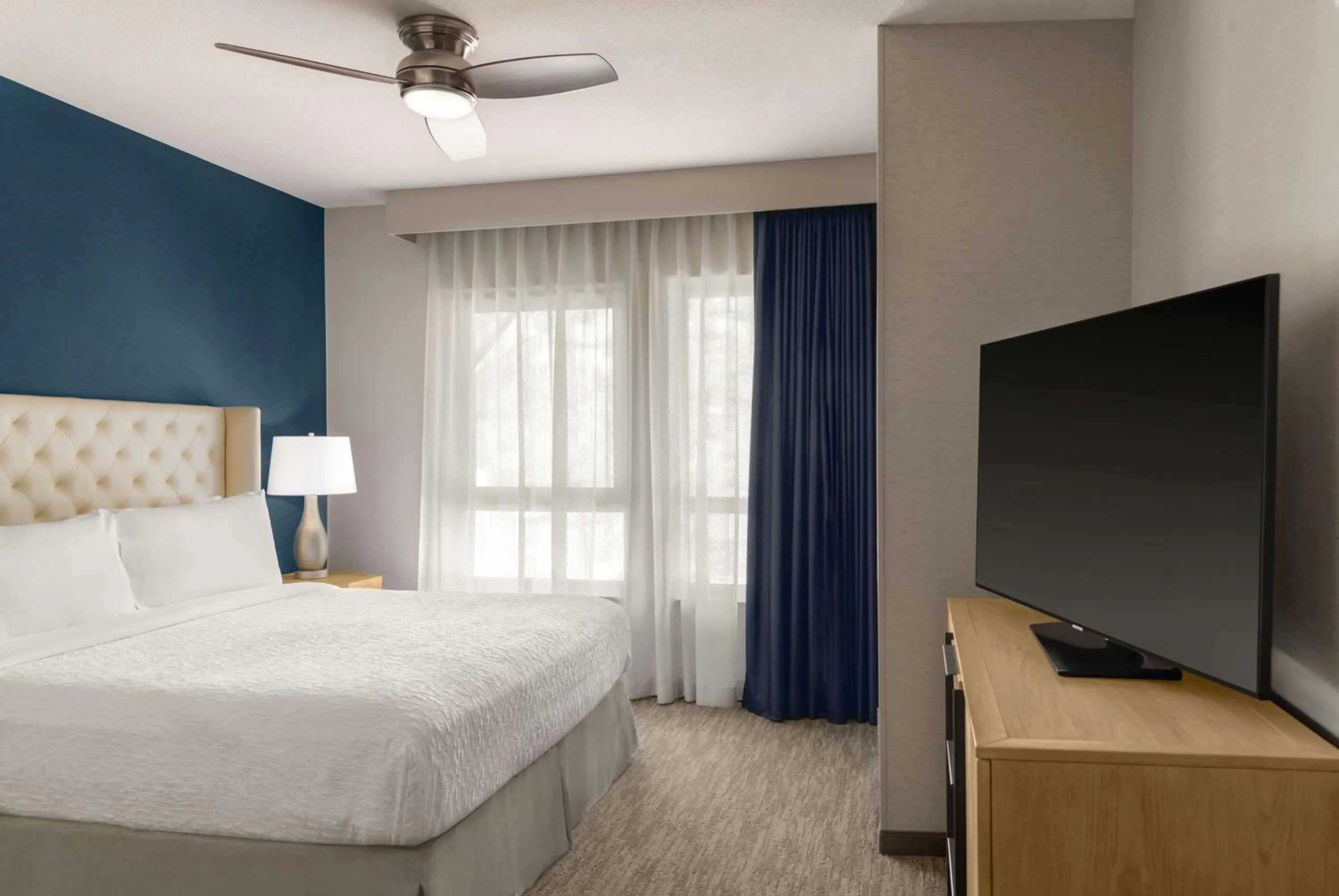 Bed in Homewood Suites by Hilton Palo Alto