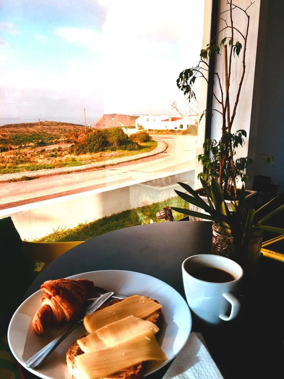 Food and drinks in HI Arrifana Destination Hostel