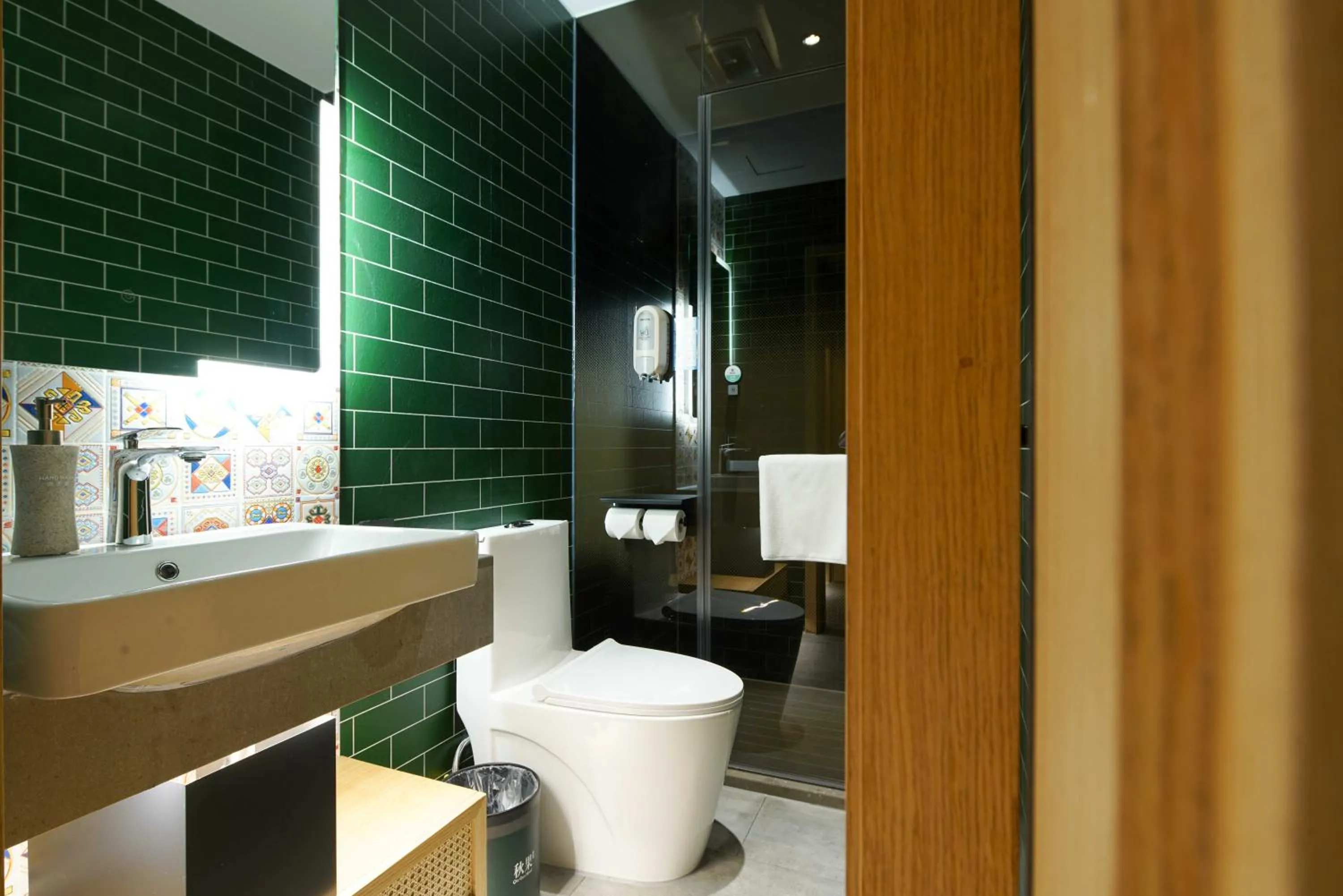 Toilet in Qiu Guo Hotel Beijing Tiantan Fangzhuang Subway Station