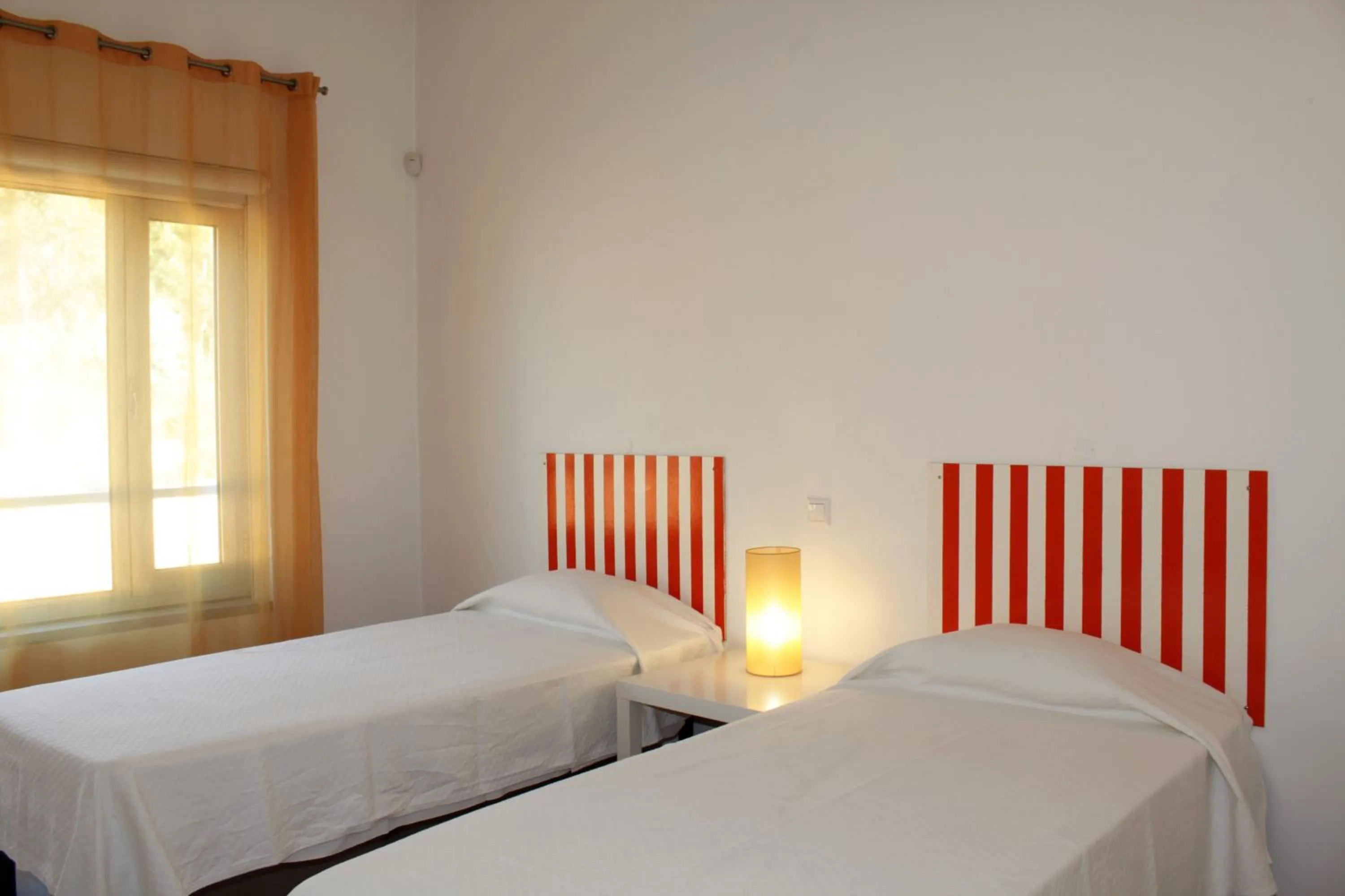 Photo of the whole room, Bed in Hi Espinho - Pousada de Juventude