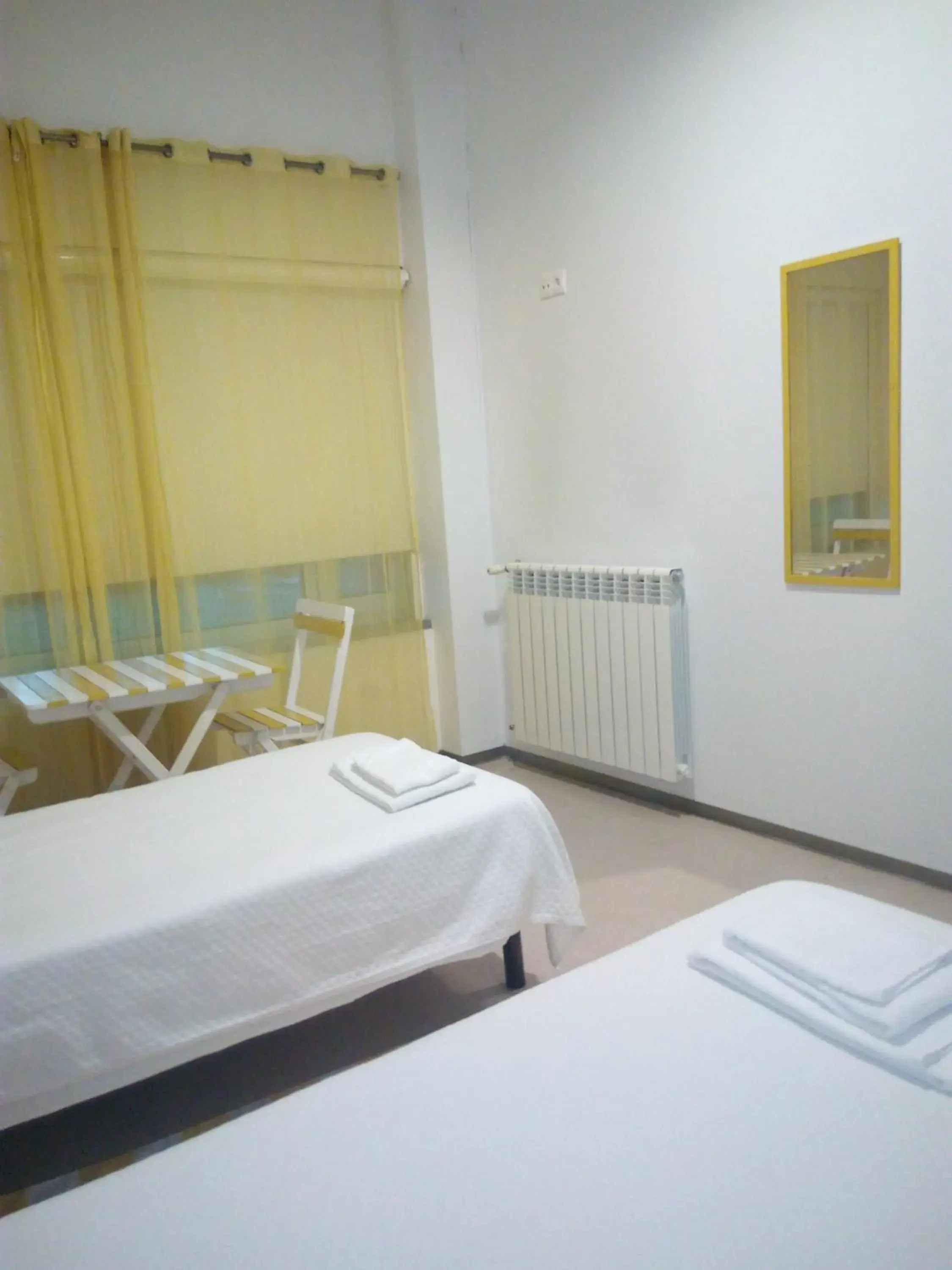 Twin Room - Disability Access in Hi Espinho - Pousada de Juventude Twin Room - Disability Access in Hi Espinho - Pousada de Juventude