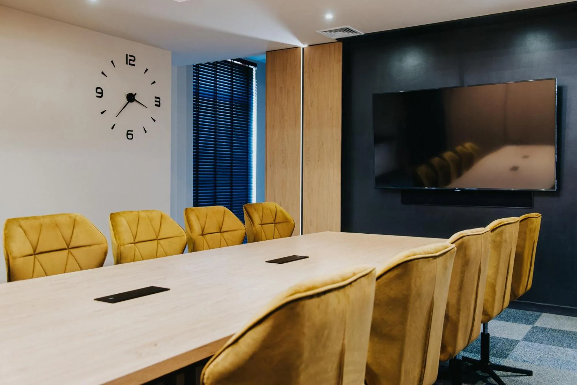 TV and multimedia in Aspen Prime Ski & Bike Resort - basen, sauna, jacuzzi, siłownia w cenie pobytu