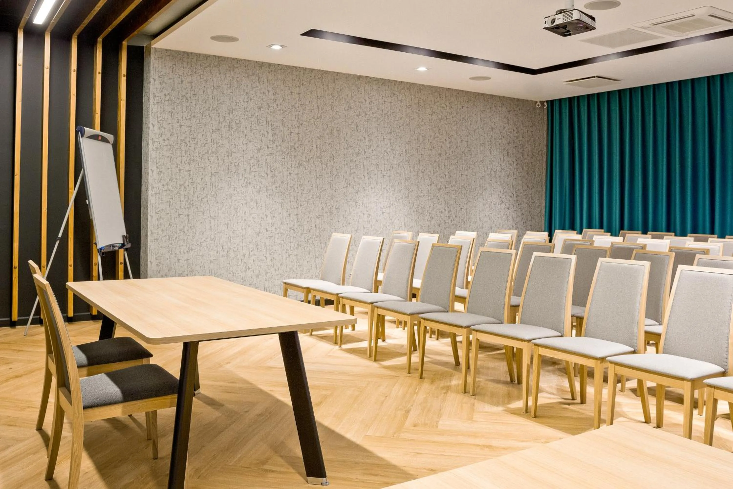 Business facilities in Aspen Prime Ski & Bike Resort - basen, sauna, jacuzzi, siłownia w cenie pobytu