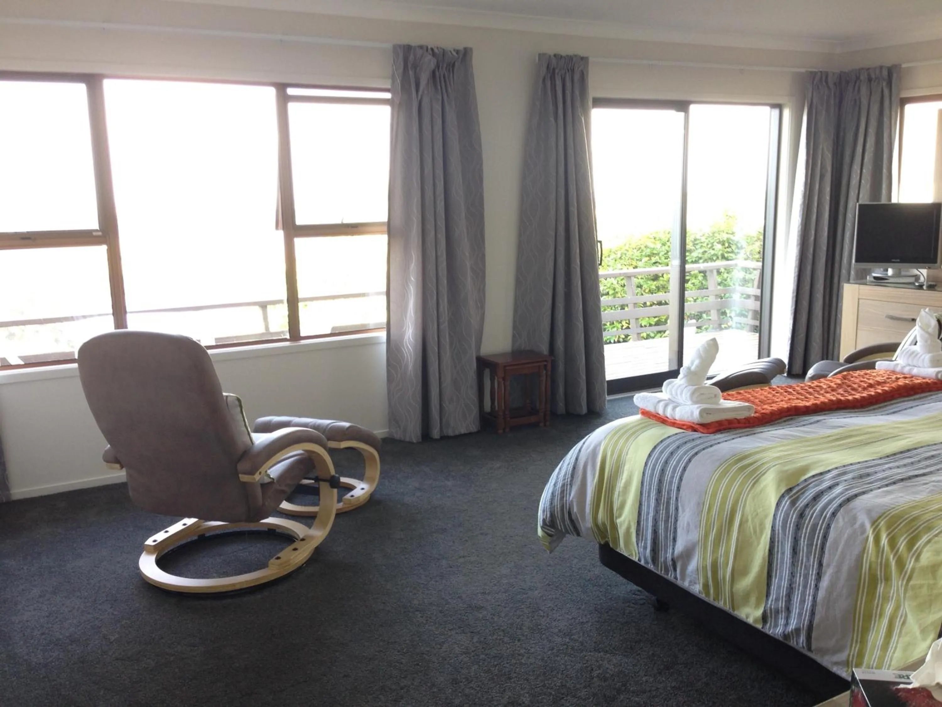 Shower, Bed in Baywaterviews