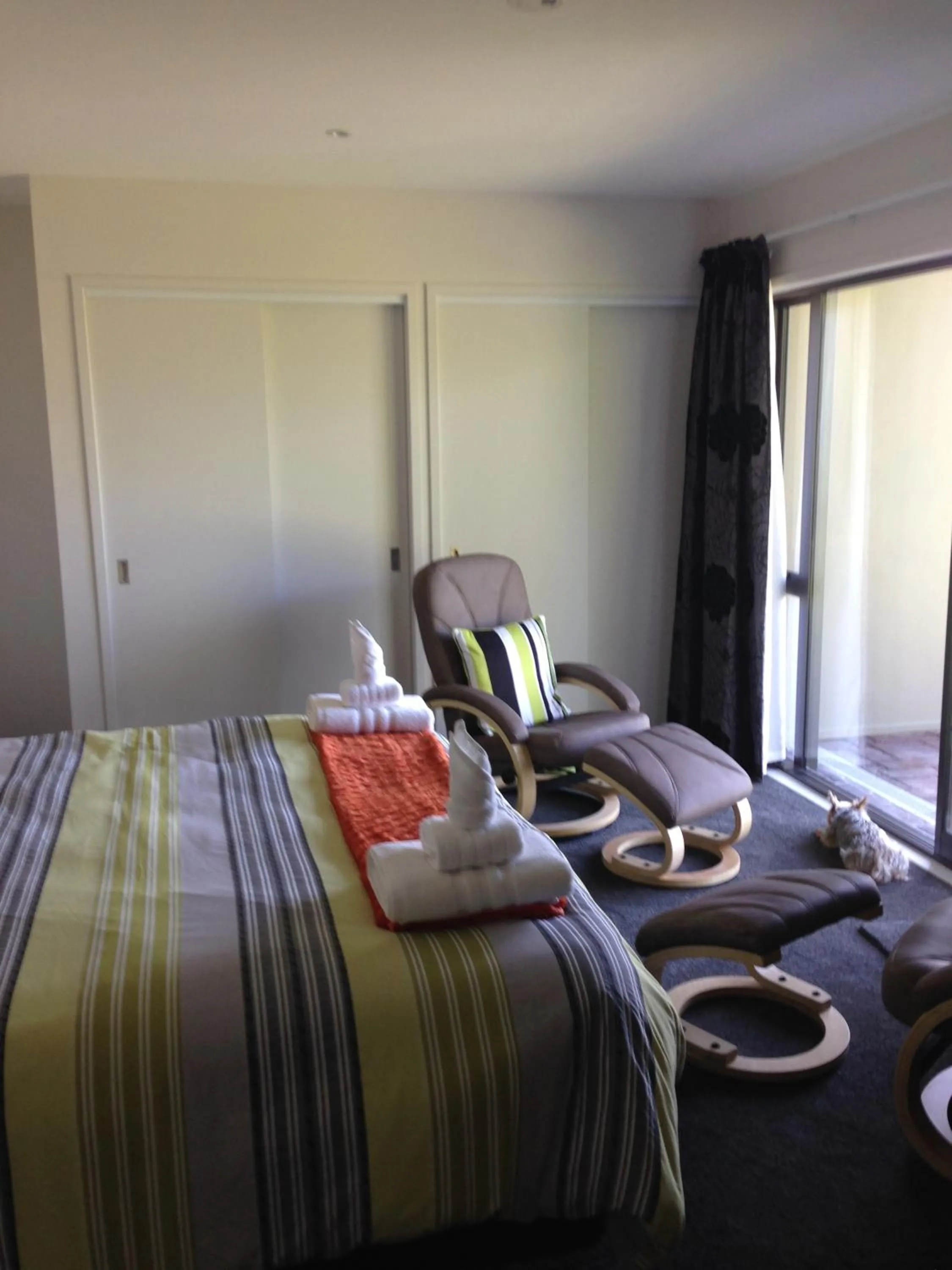 Shower, Bed in Baywaterviews