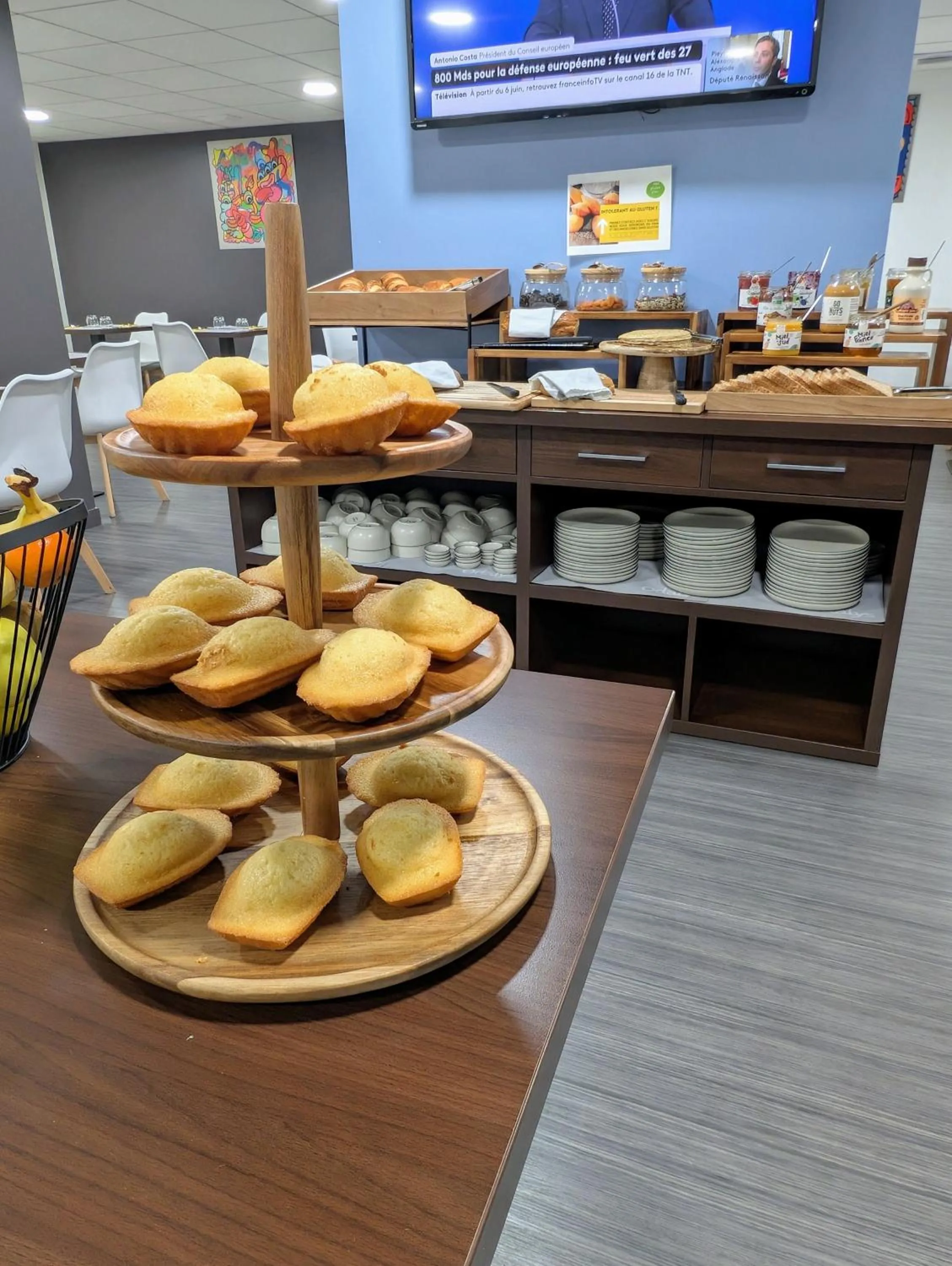 Food and drinks in Appart Hotel Odalys City Toulouse Colombélie