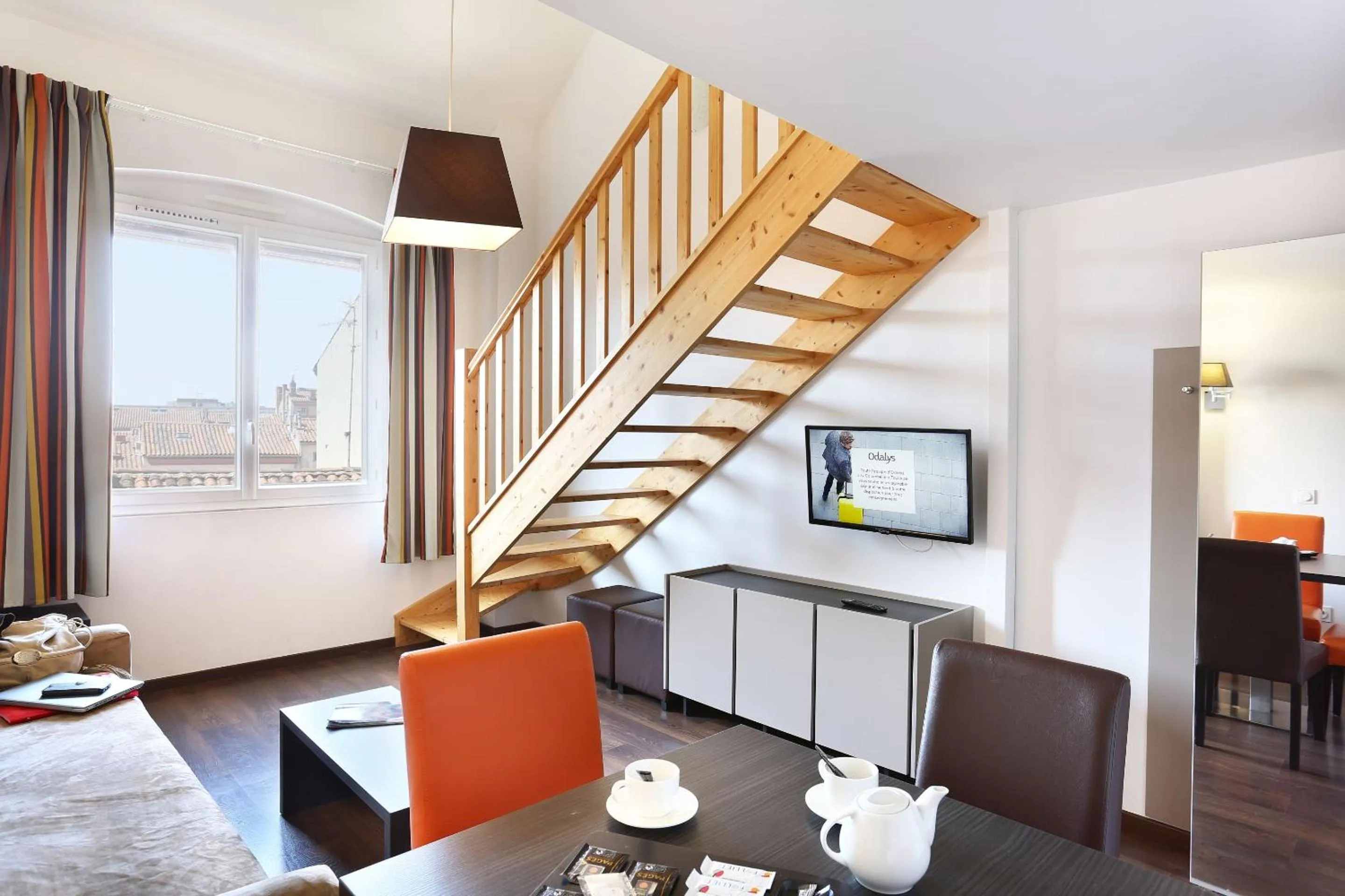 TV and multimedia in Appart Hotel Odalys City Toulouse Colombélie