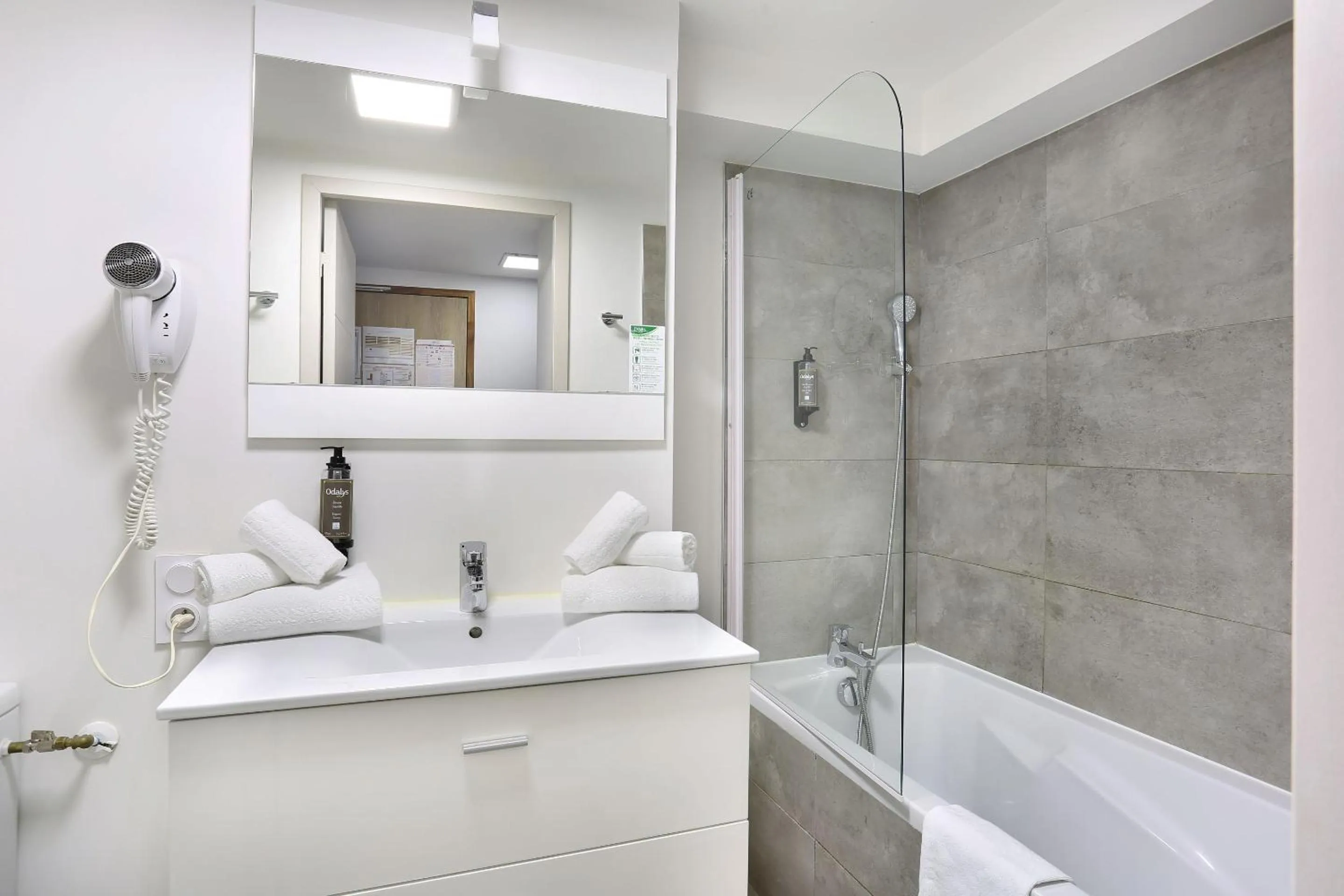 Bathroom in Appart Hotel Odalys City Toulouse Colombélie