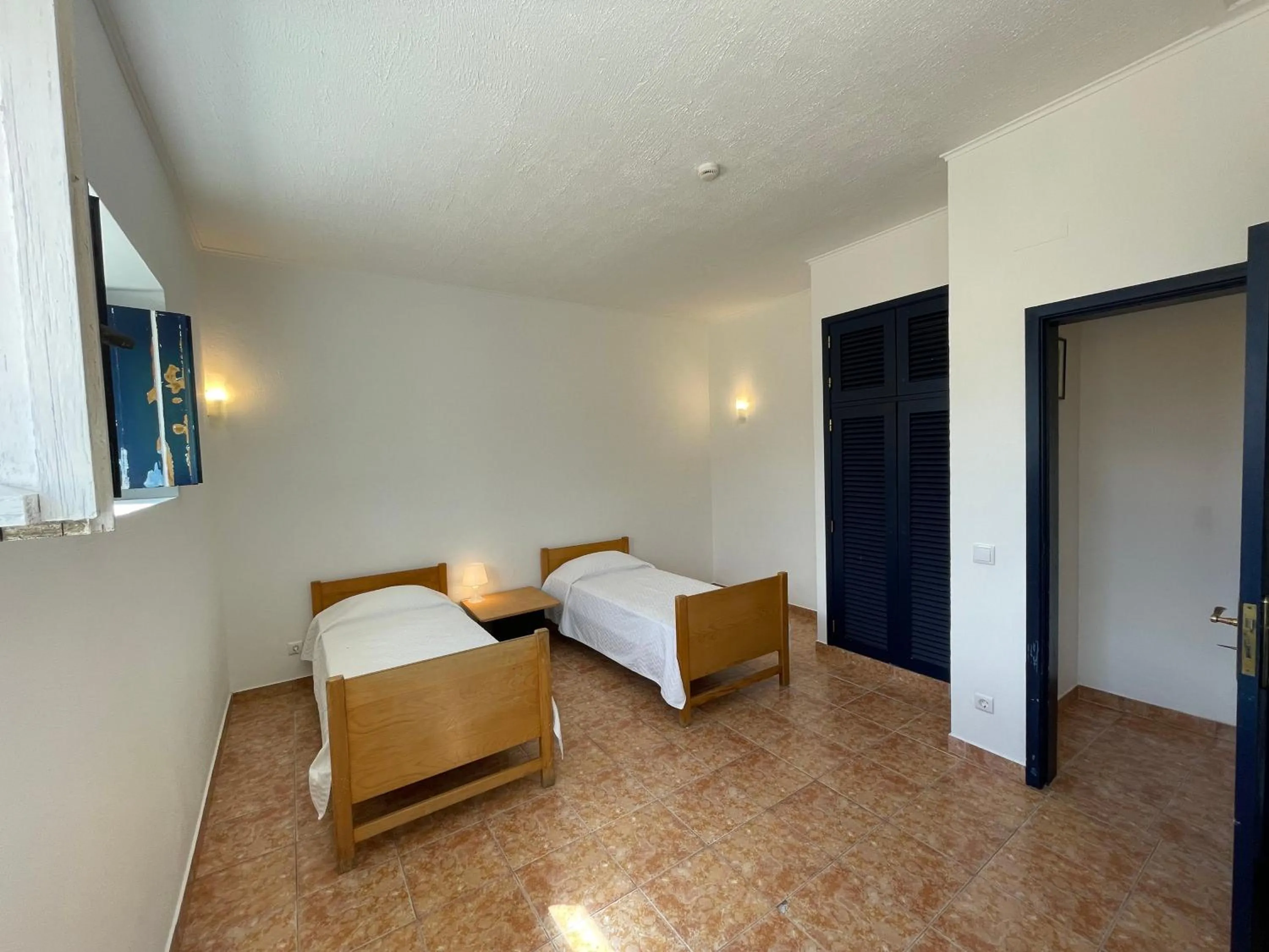 Bedroom, Bed in HI Oeiras – Pousada de Juventude