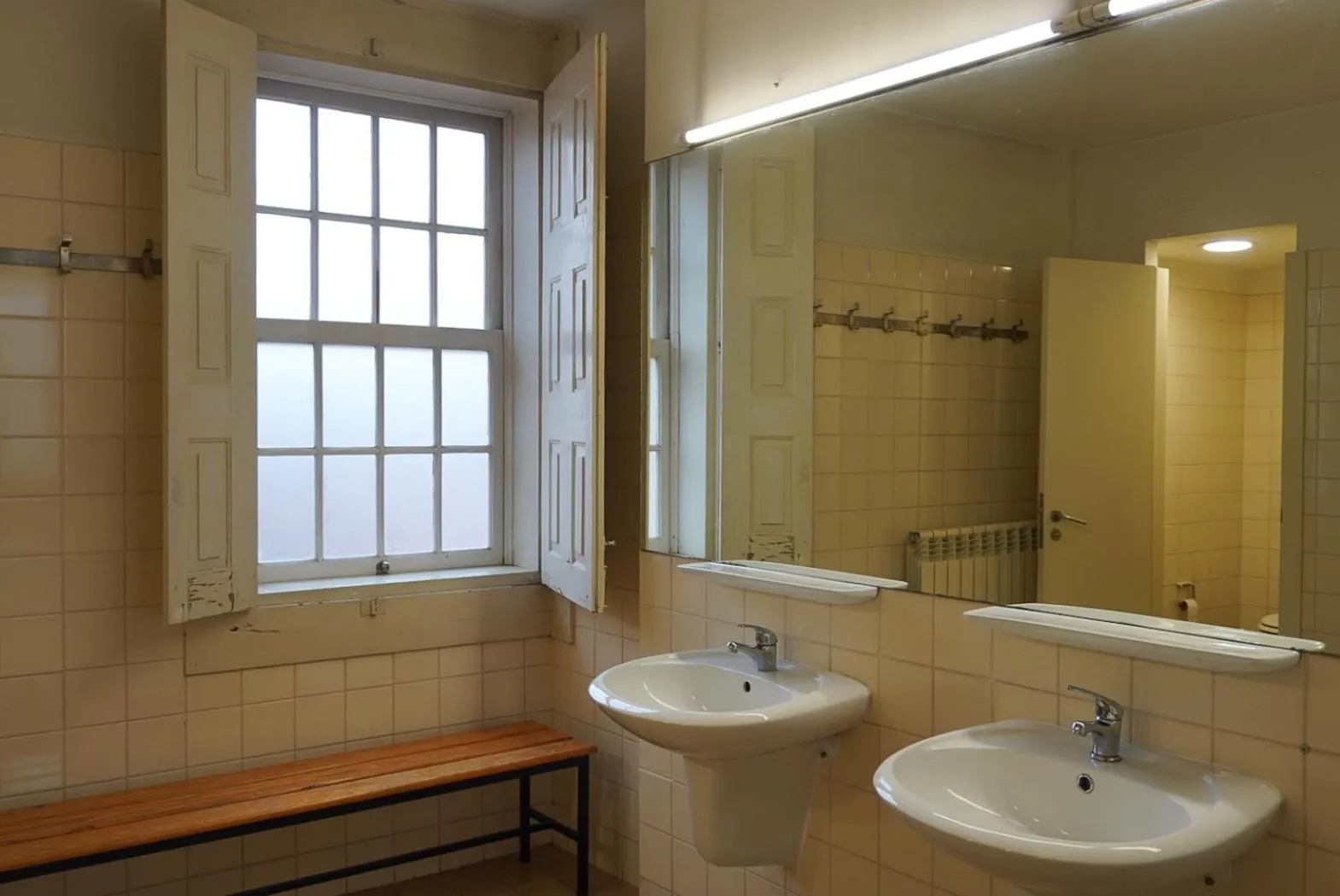 Toilet in HI Guimaraes - Pousada de Juventude