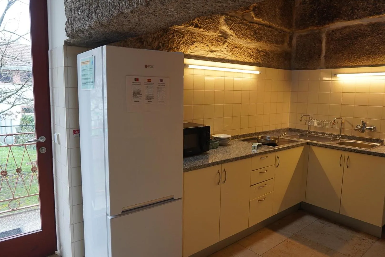 Kitchen or kitchenette in HI Guimaraes - Pousada de Juventude