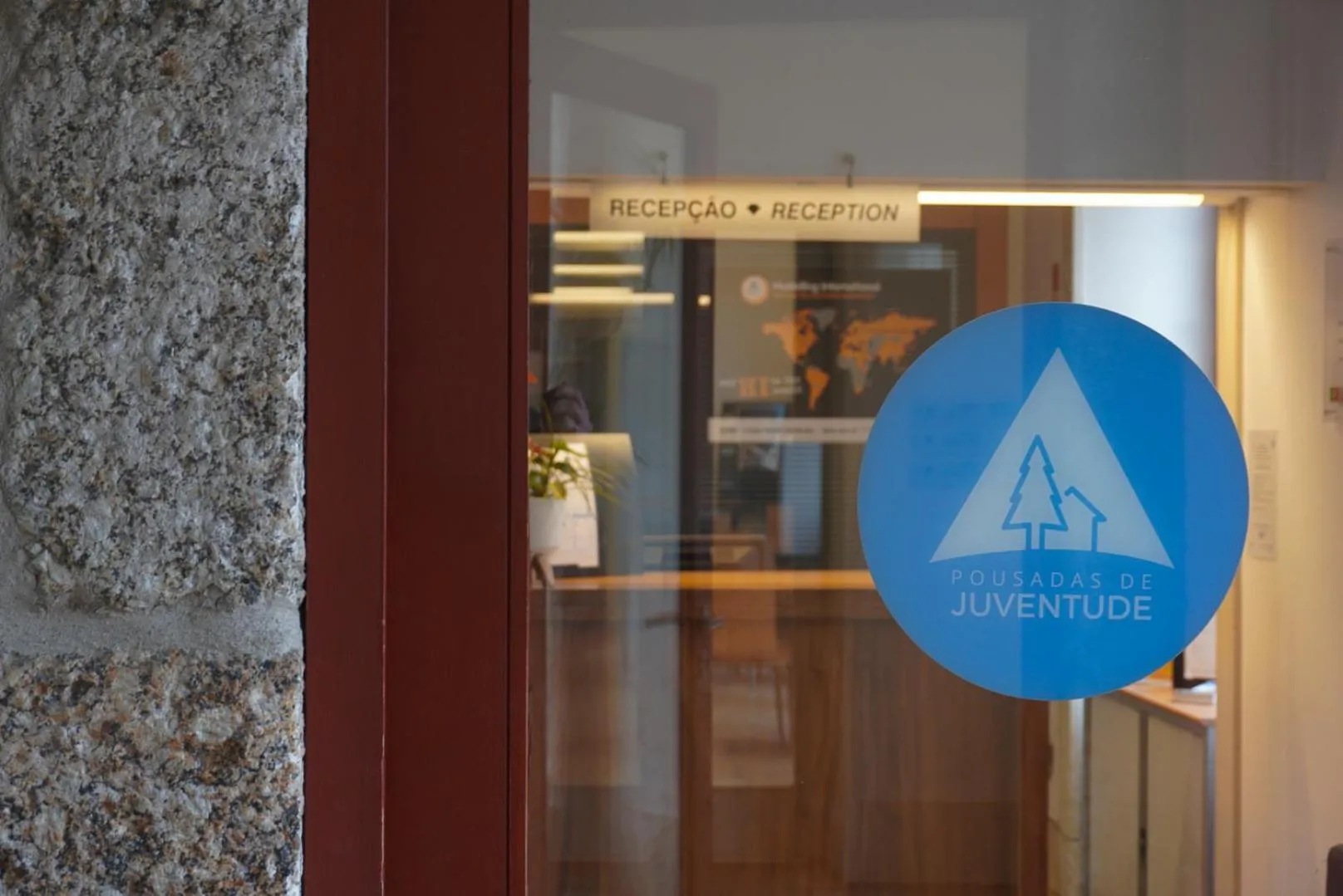 Facade/entrance in HI Guimaraes - Pousada de Juventude
