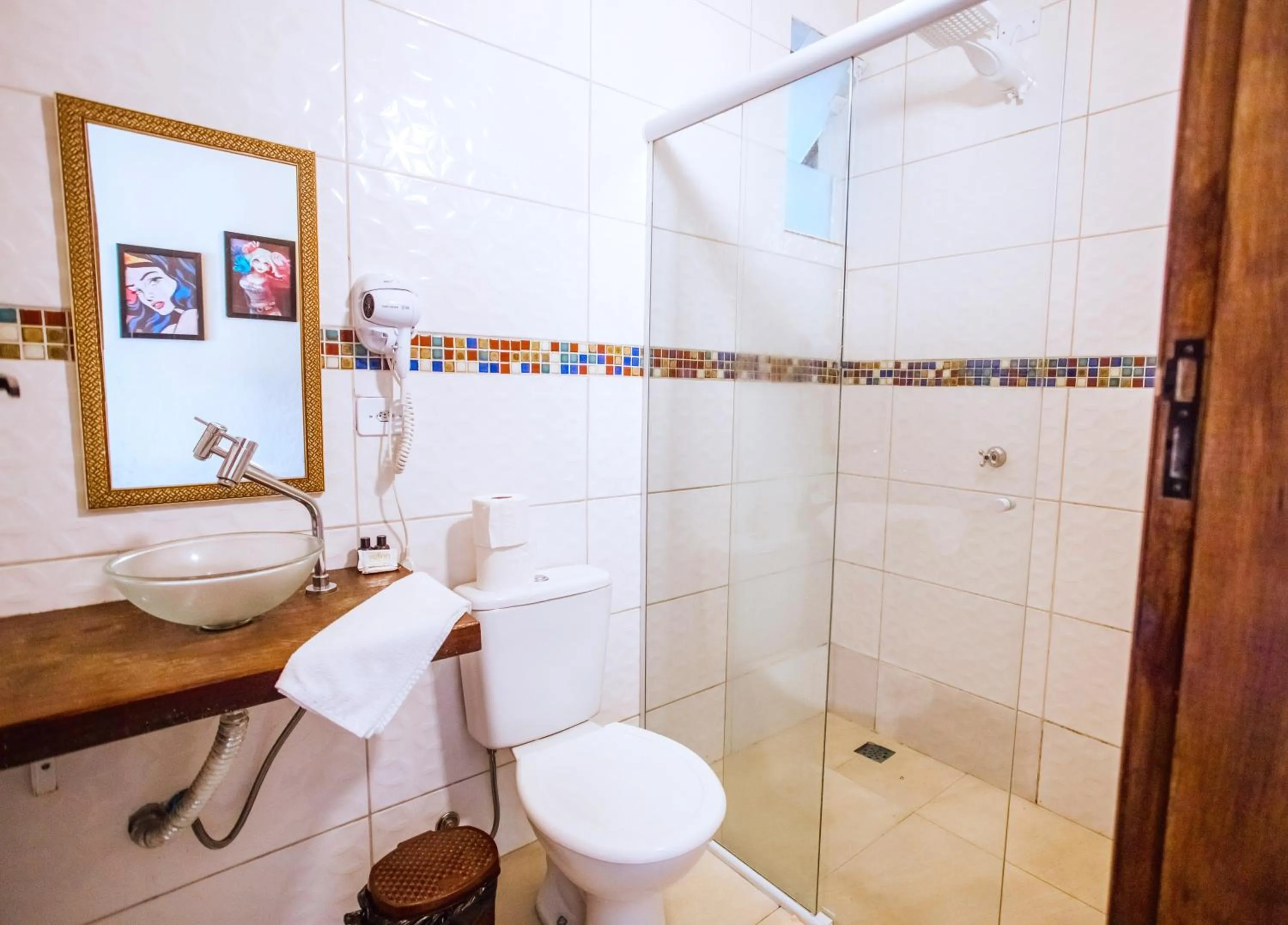 Shower in VELINN Pousada Praia do Perequê