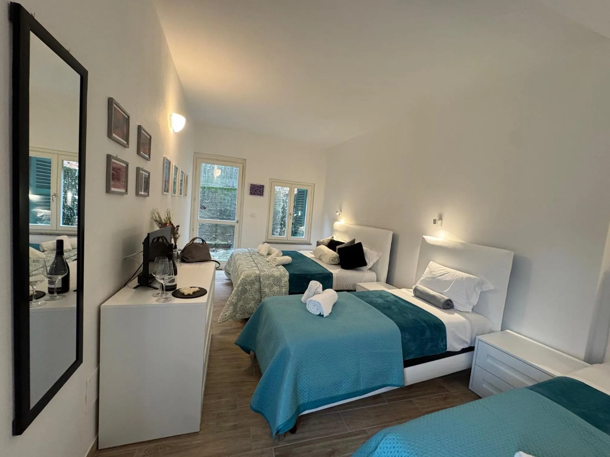 TV and multimedia, Bed in Albergo Tenco by Bottega