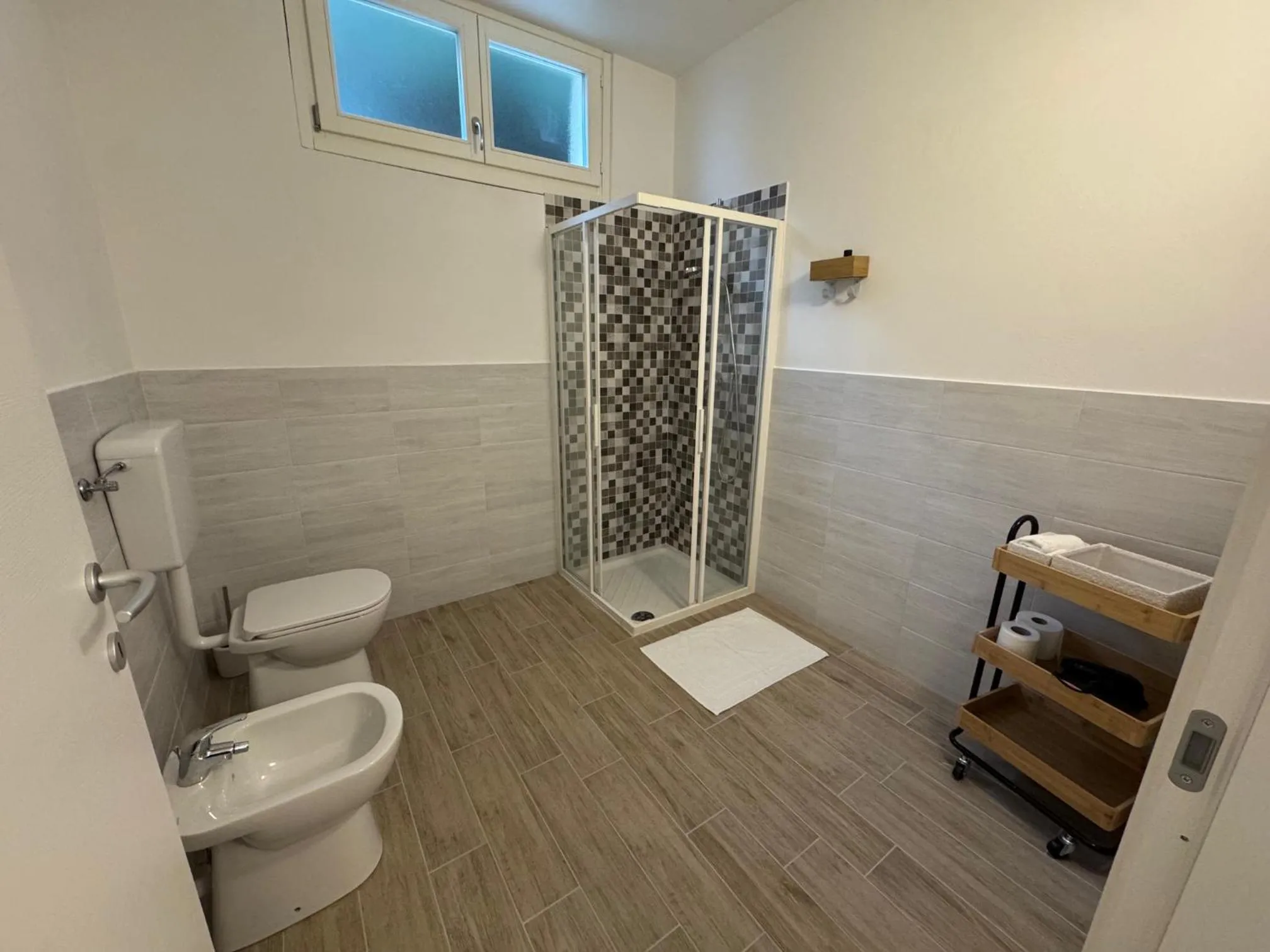 Shower in Albergo Tenco by Bottega