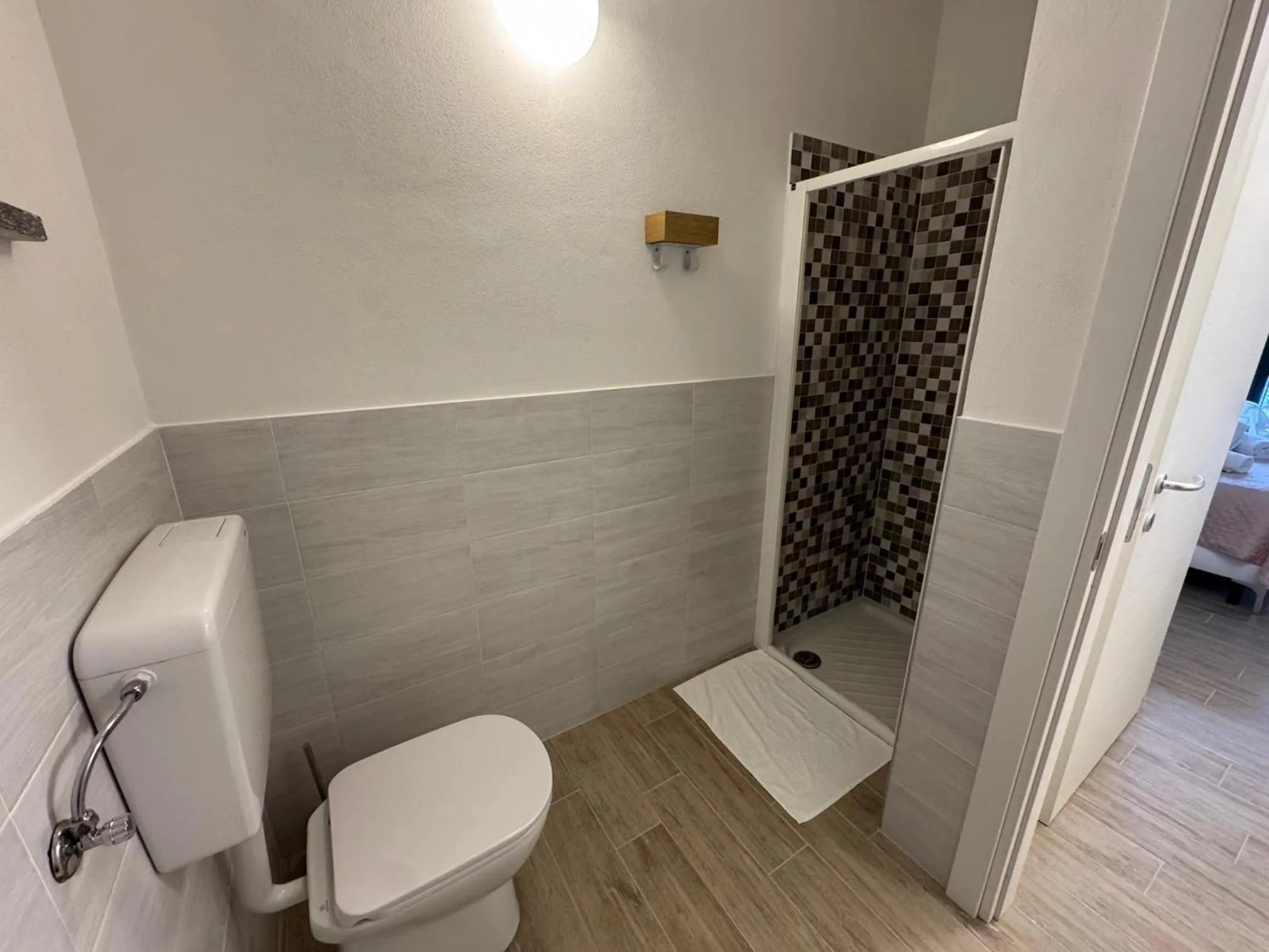 Shower in Albergo Tenco by Bottega