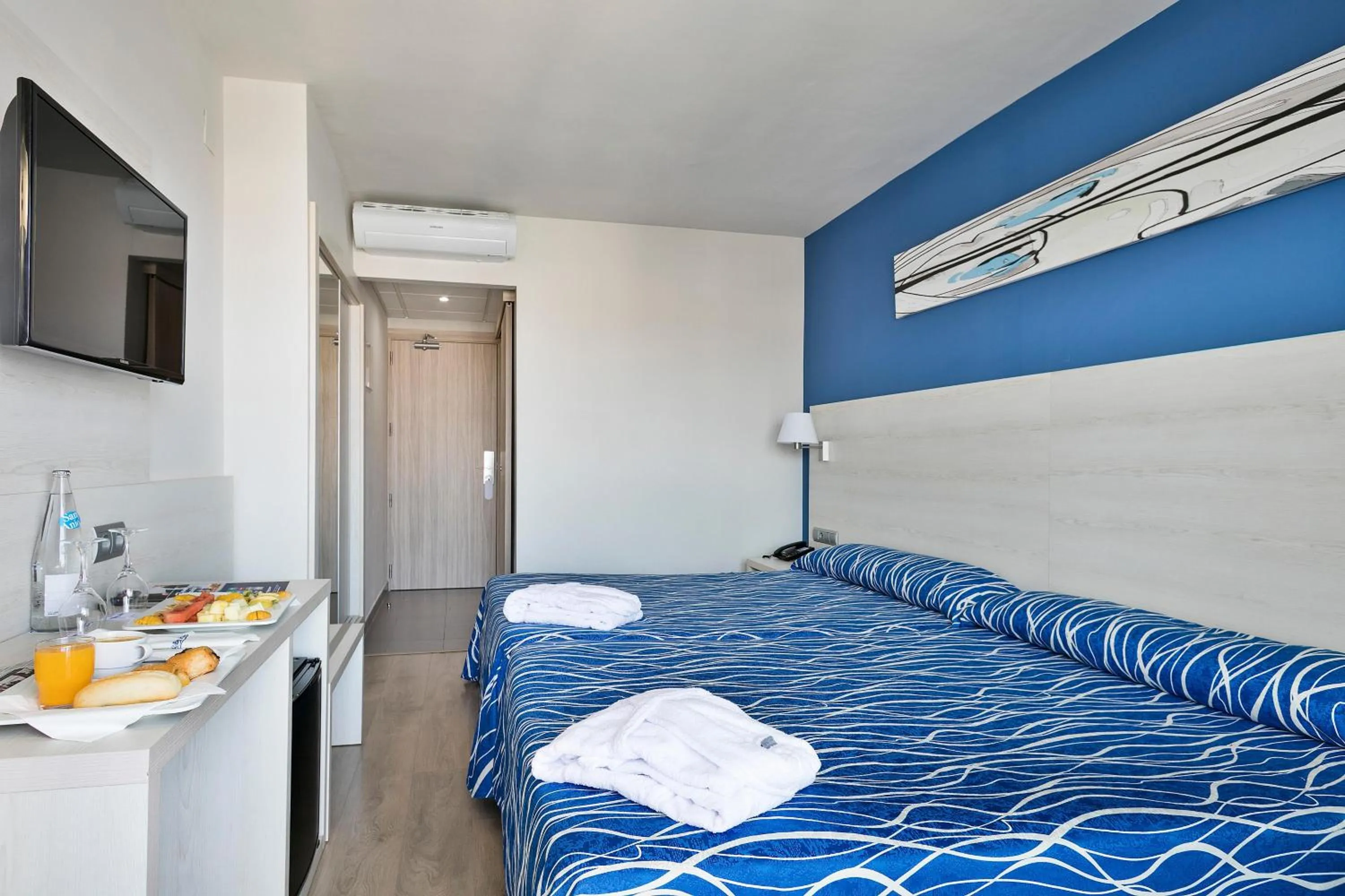 Photo of the whole room, Bed in Hotel Best San Francisco