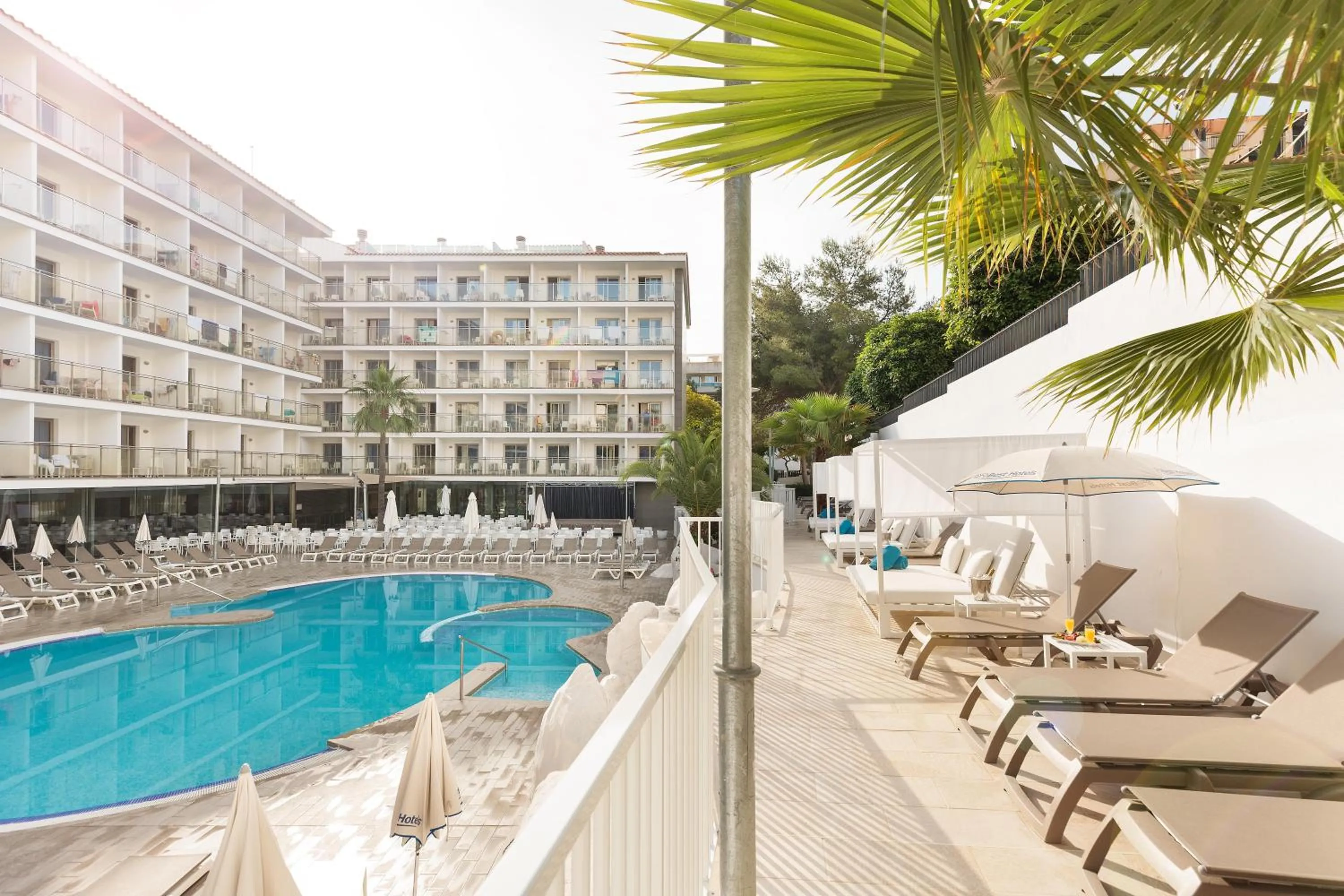 Swimming pool in Hotel Best San Francisco
