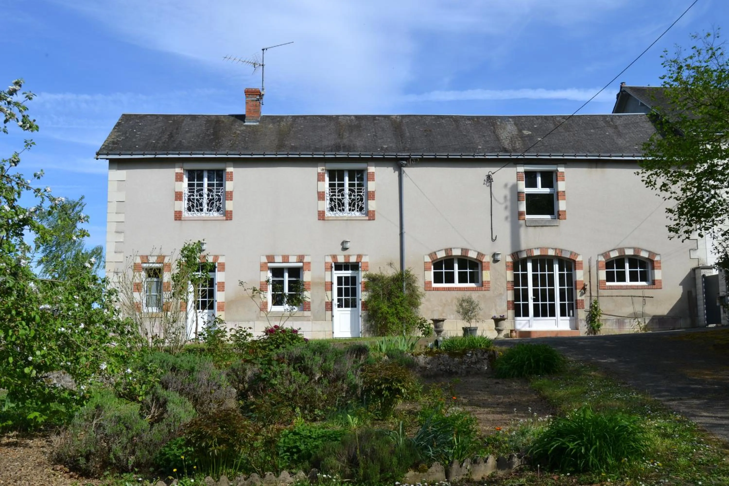 Property building in Chambres d'Hôtes du Clos de la Touche - Piscine chauffée