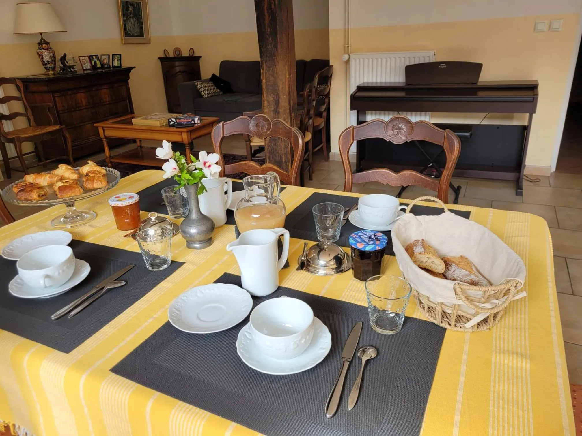 Breakfast in Chambres d'Hôtes du Clos de la Touche - Piscine chauffée