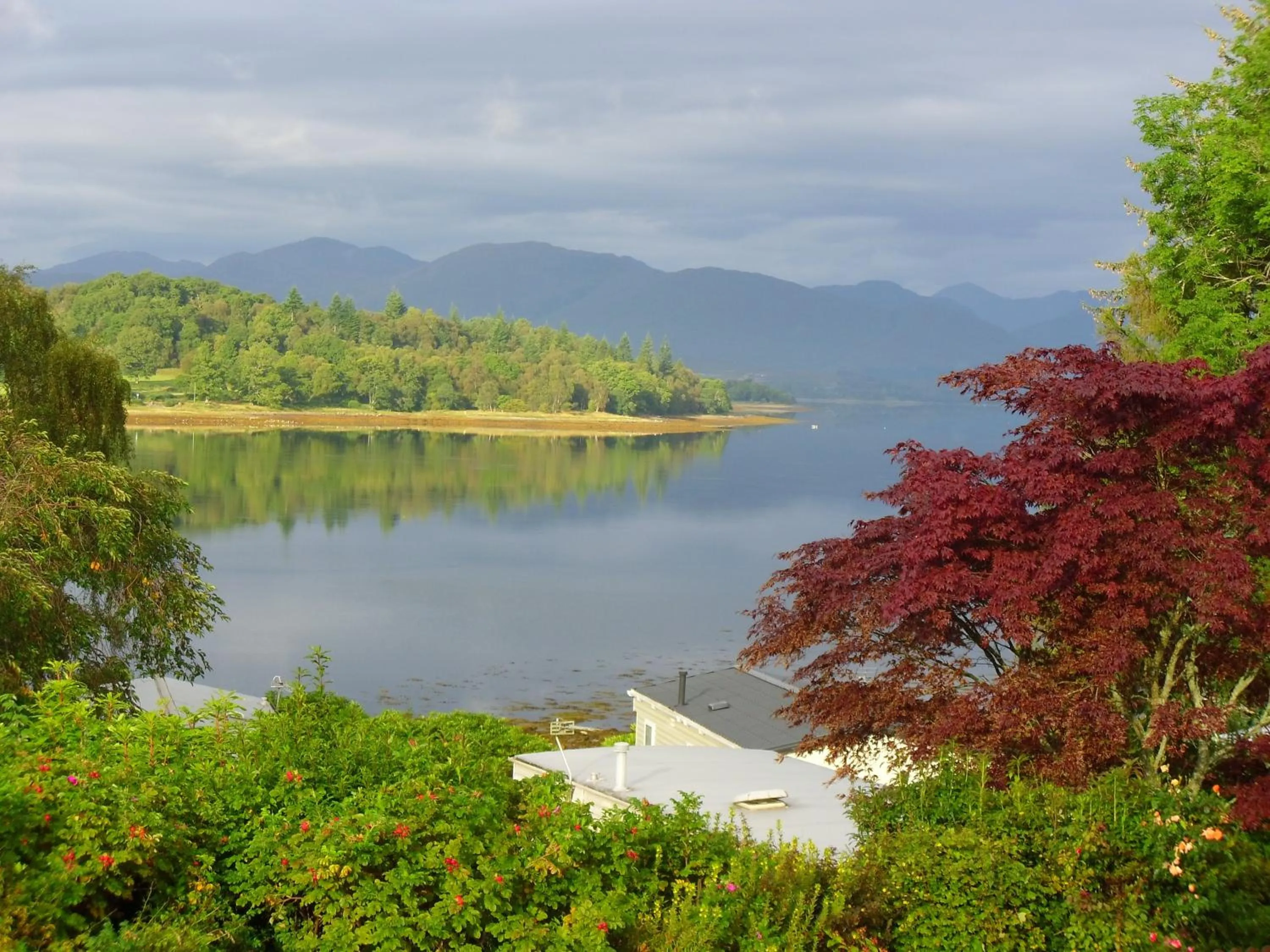 Garden in Linnhe Lochside Holidays