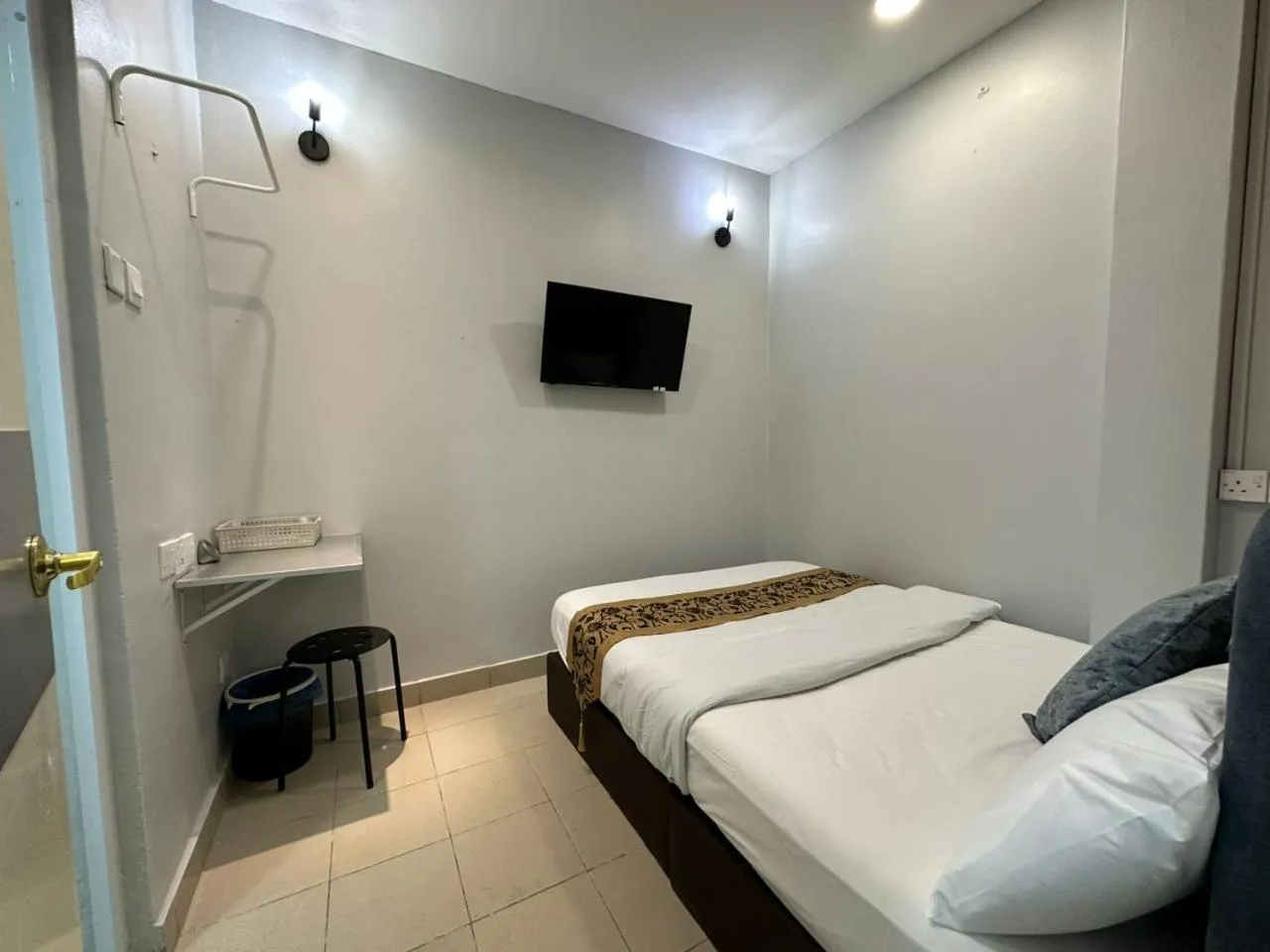 Bed in SS Grey House